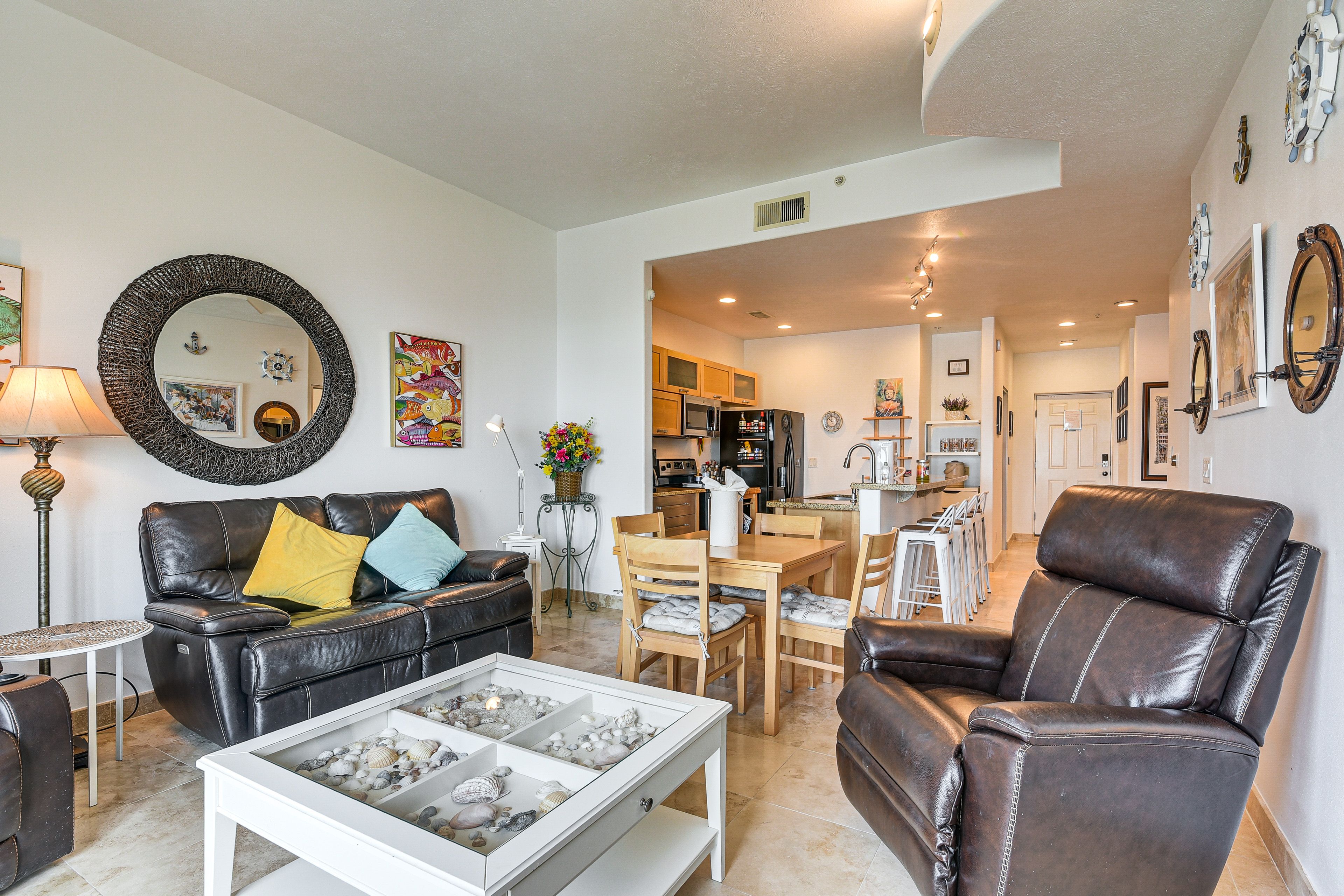 Living Room | Smart TV | Central Heating & A/C | Free WiFi