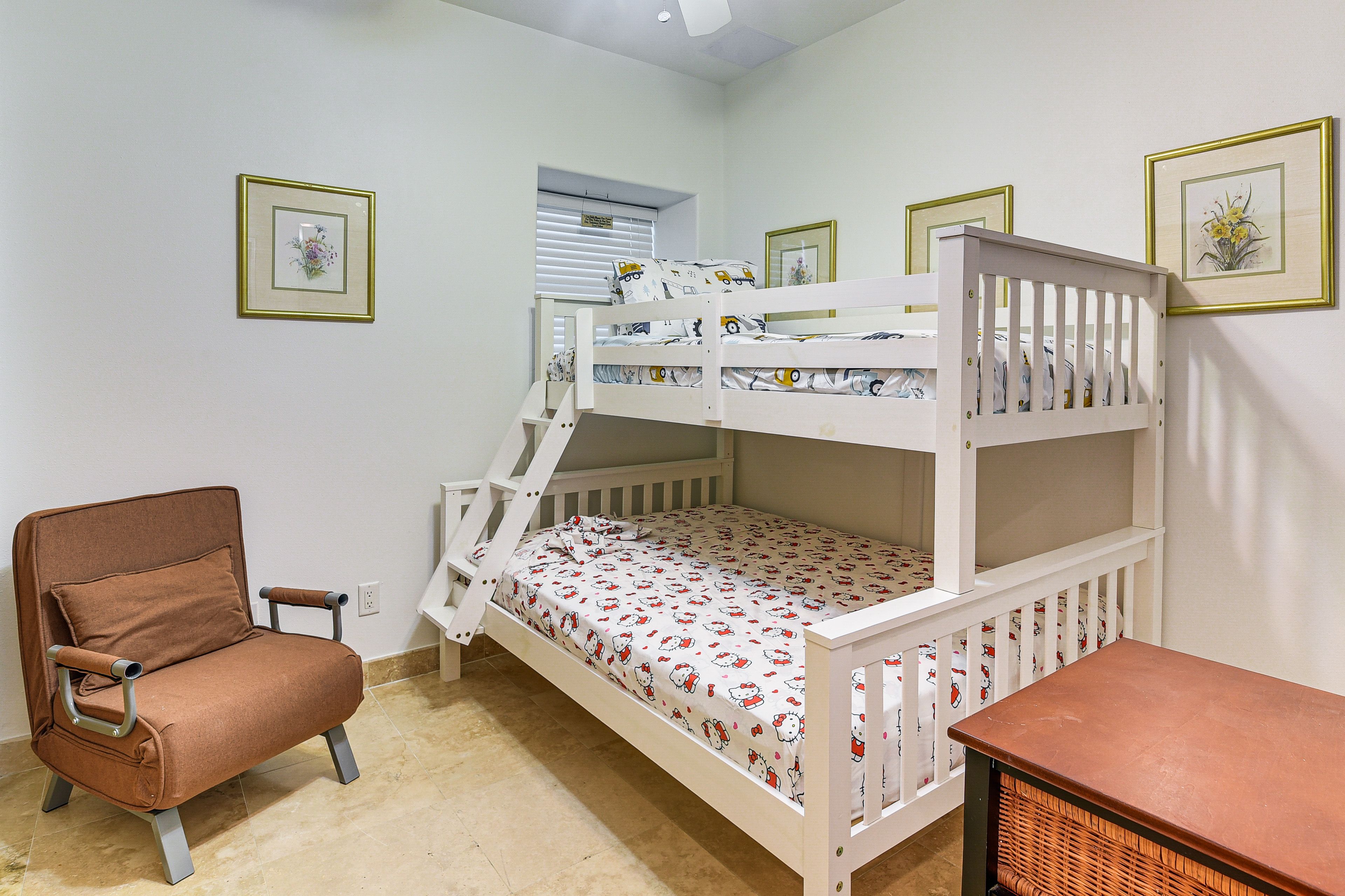 Bedroom 3 | Twin/Full Bunk Bed
