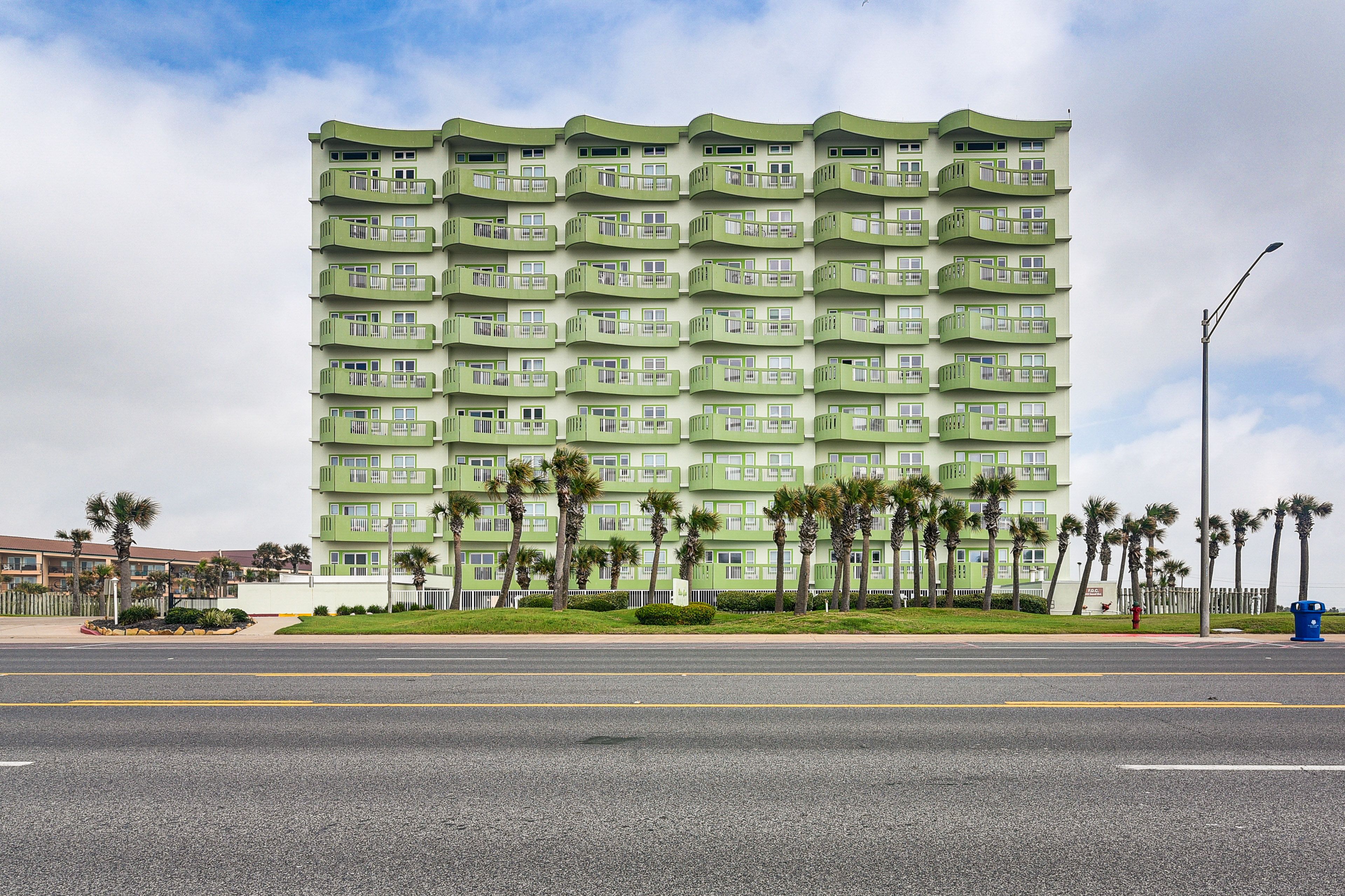 Exterior | Parking | Community Parking Garage (2 Vehicles)