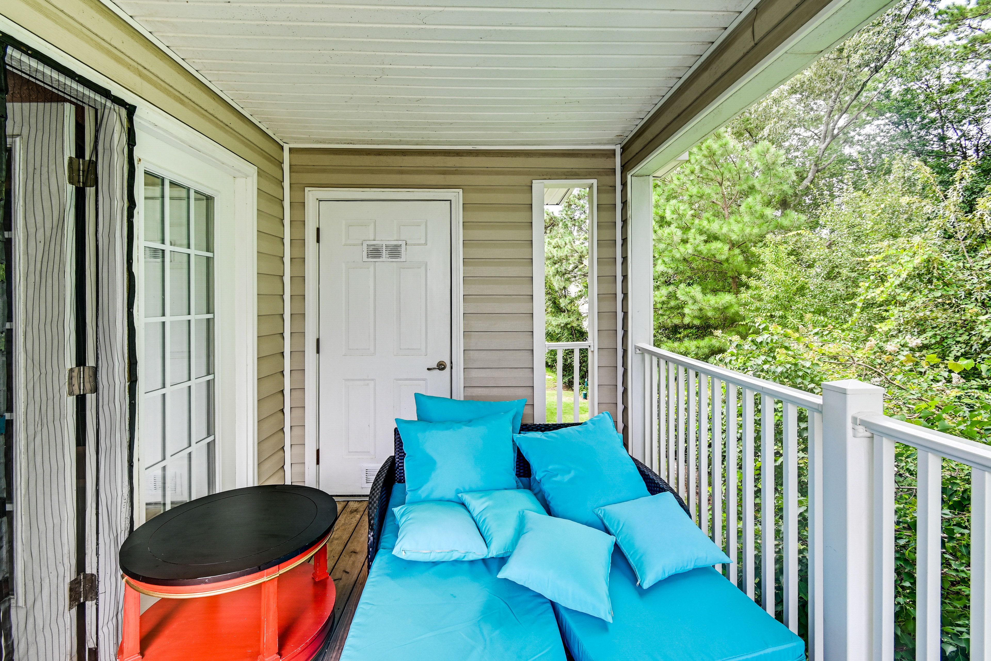 Balcony | Lounge Seating