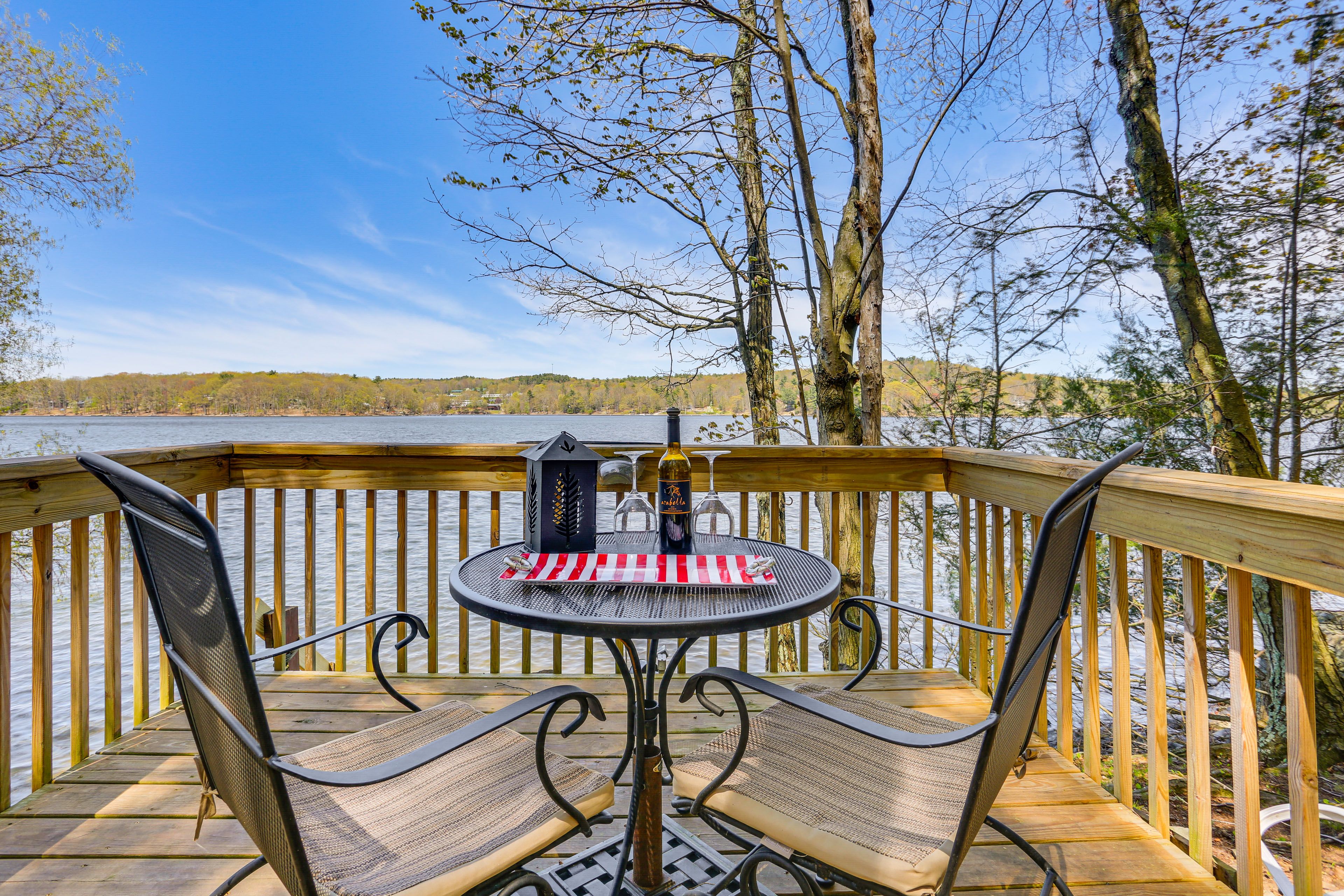 Lakeville Vacation Rental | 3BR | 3BA | Stairs Required | 2,654 Sq Ft