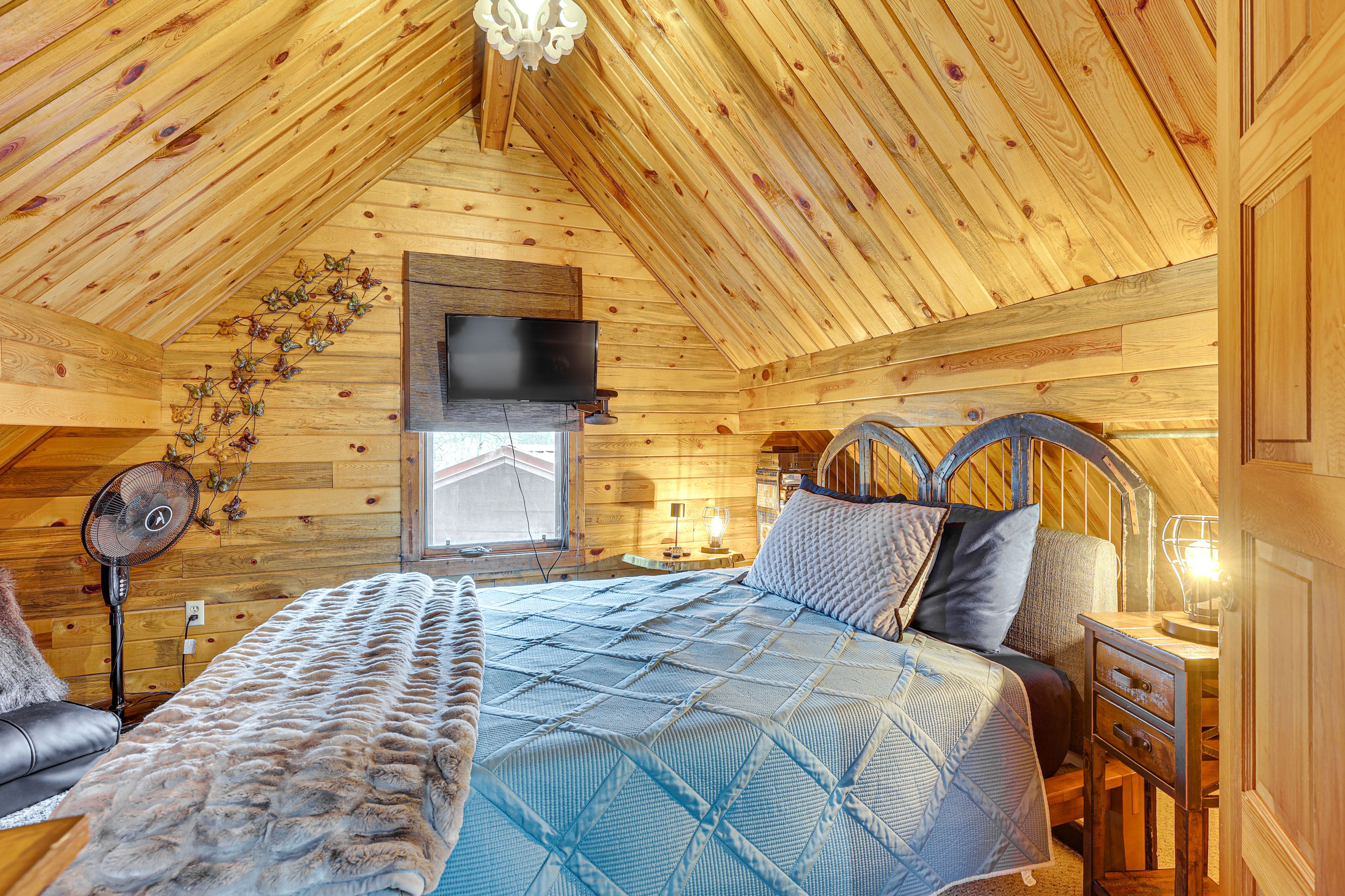 Bedroom 3 (Loft) | 2nd Floor | Queen Bed | Twin Daybed w/ Twin Trundle