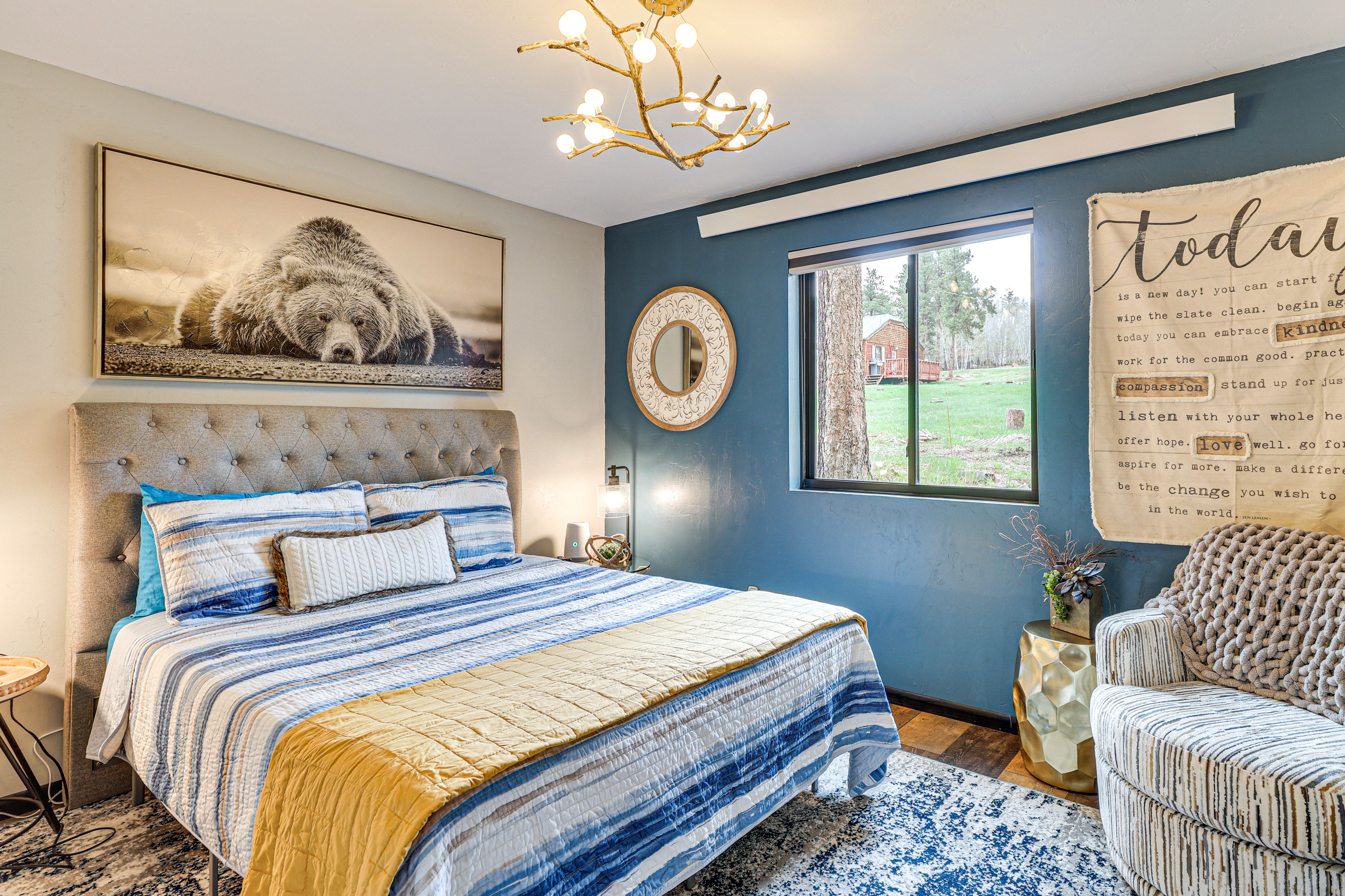 Bedroom 2 | 1st Floor | Queen Bed | Smart TV