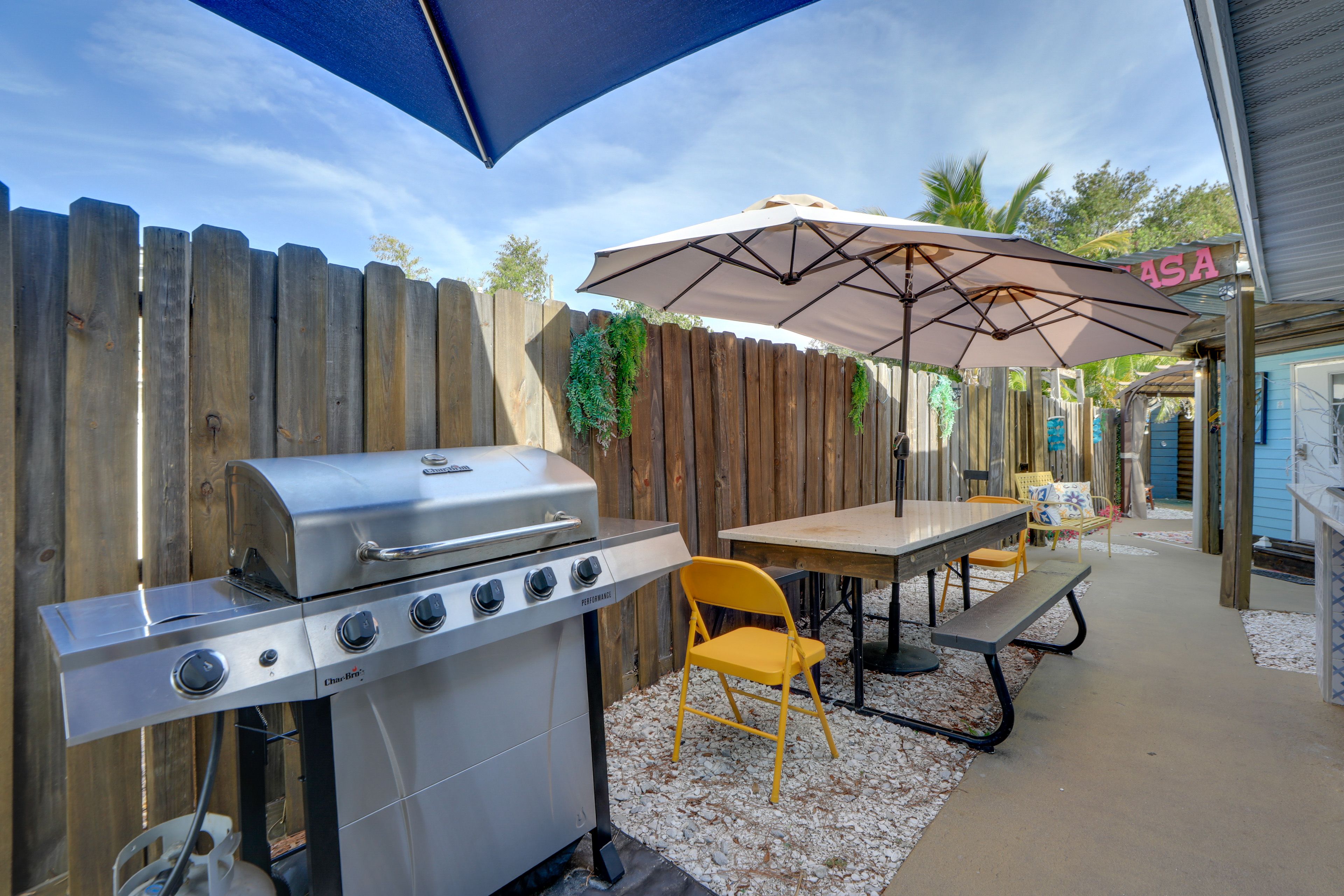 Patio | Gas Grill | Outdoor Dining Area