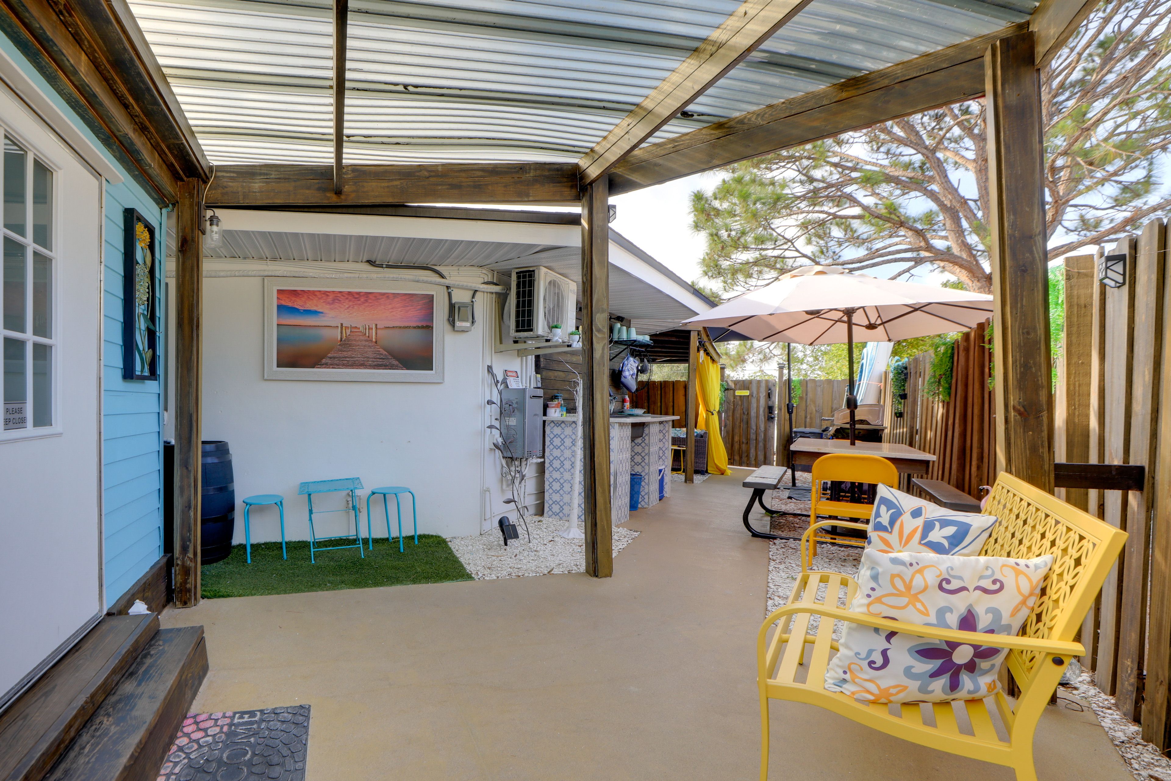 Patio | Wet Bar | Lounge Furniture