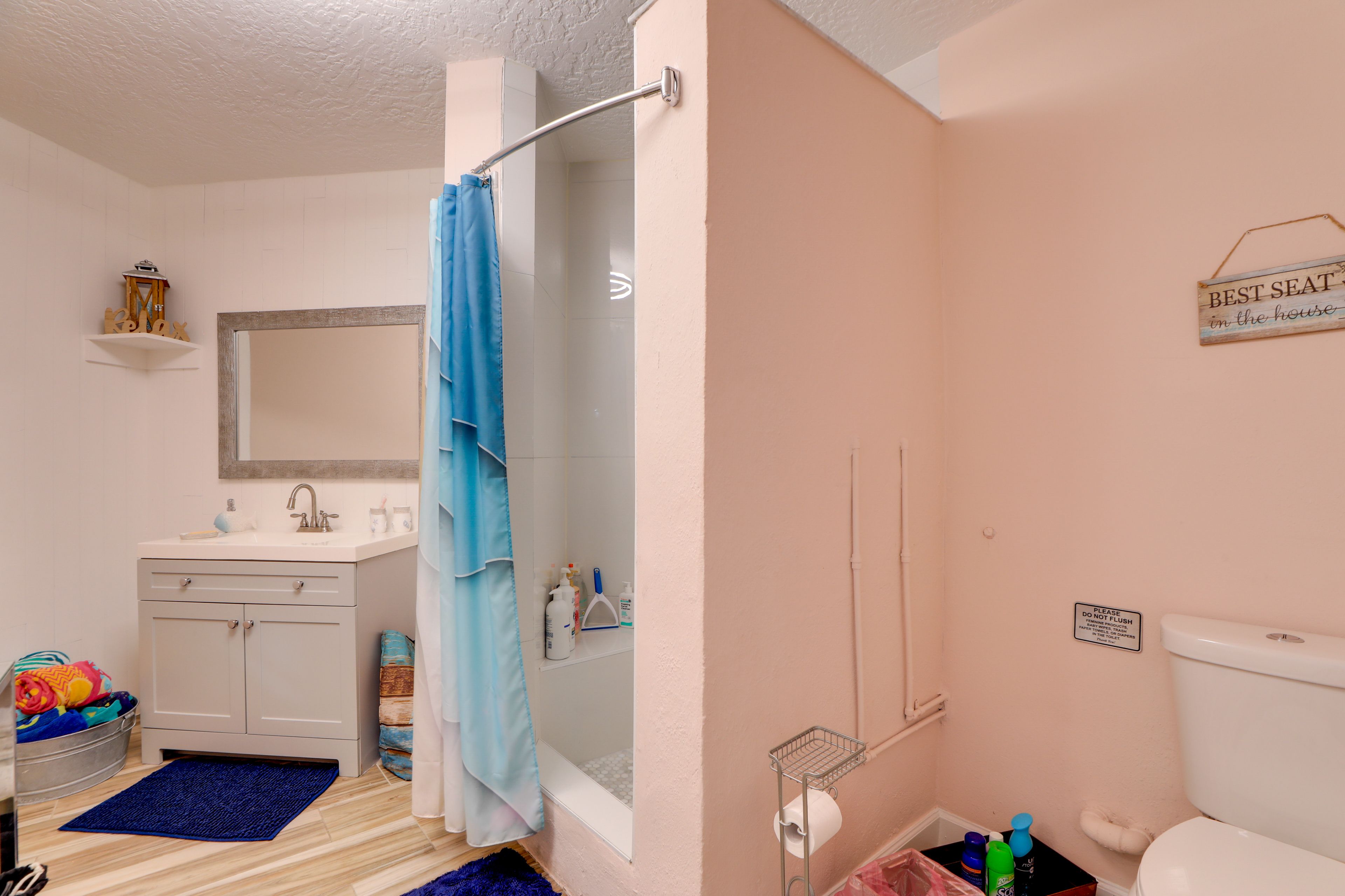 Full Bathroom | Complimentary Toiletries | Towels Provided