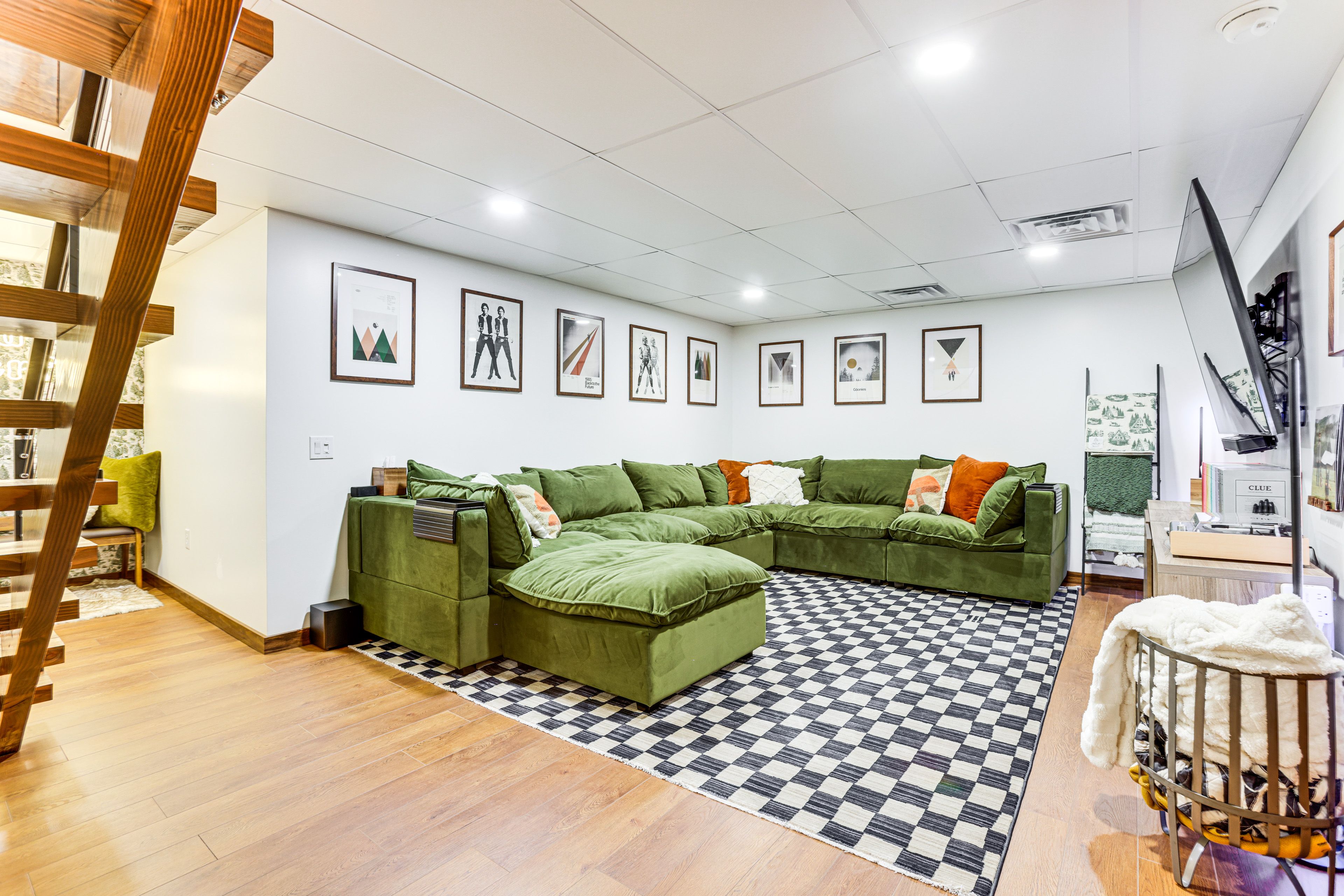 Living Room | Lower Level | Smart TV