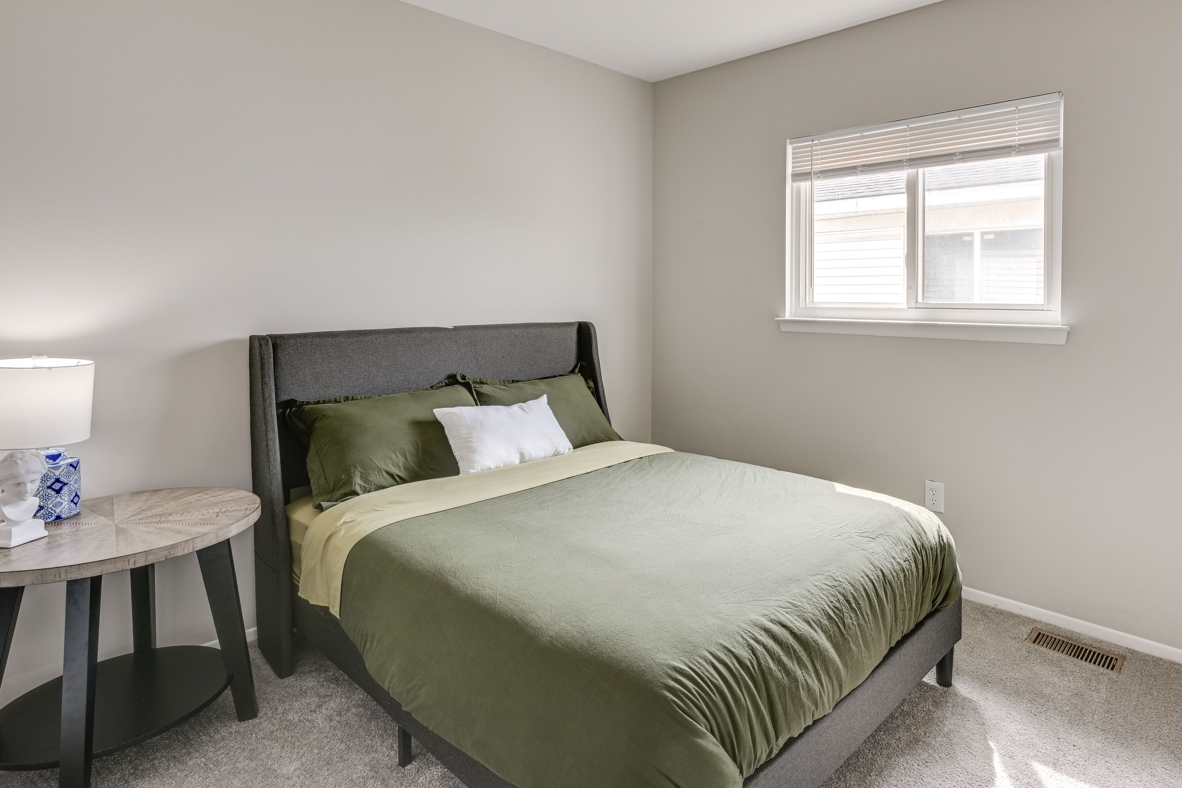 Bedroom 2 | Full Bed | 1st Floor | Hangers