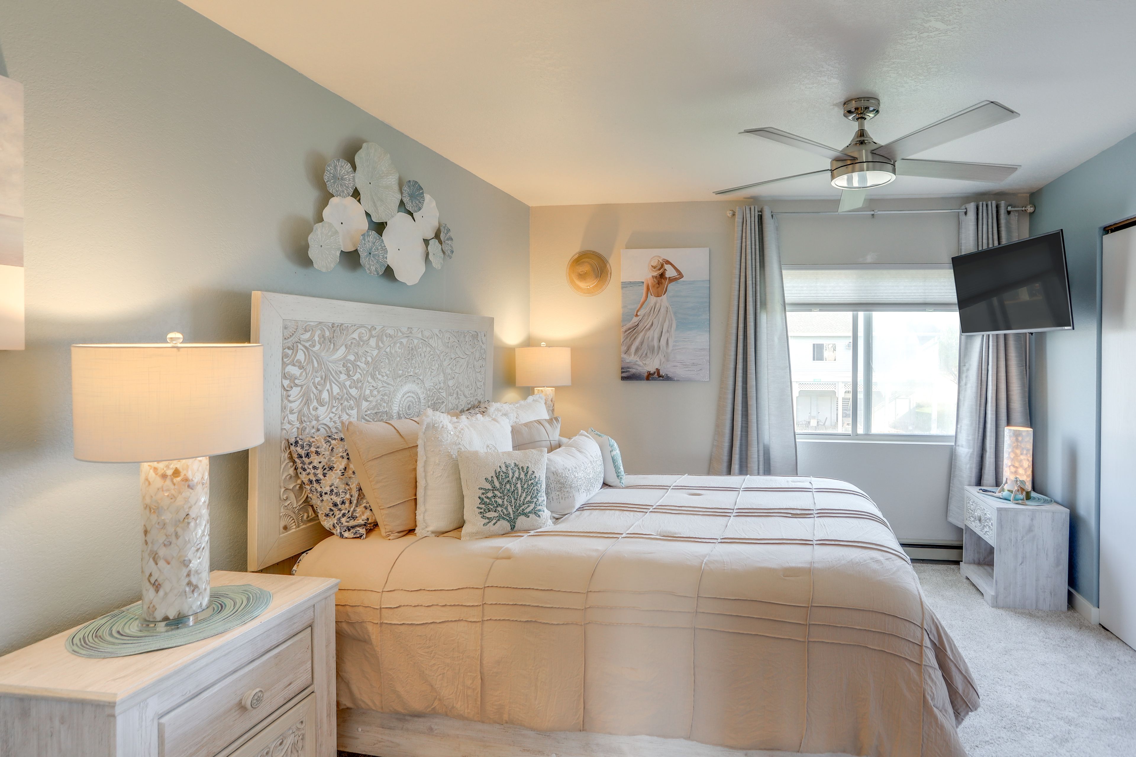 Bedroom | Queen Bed | Linens Provided
