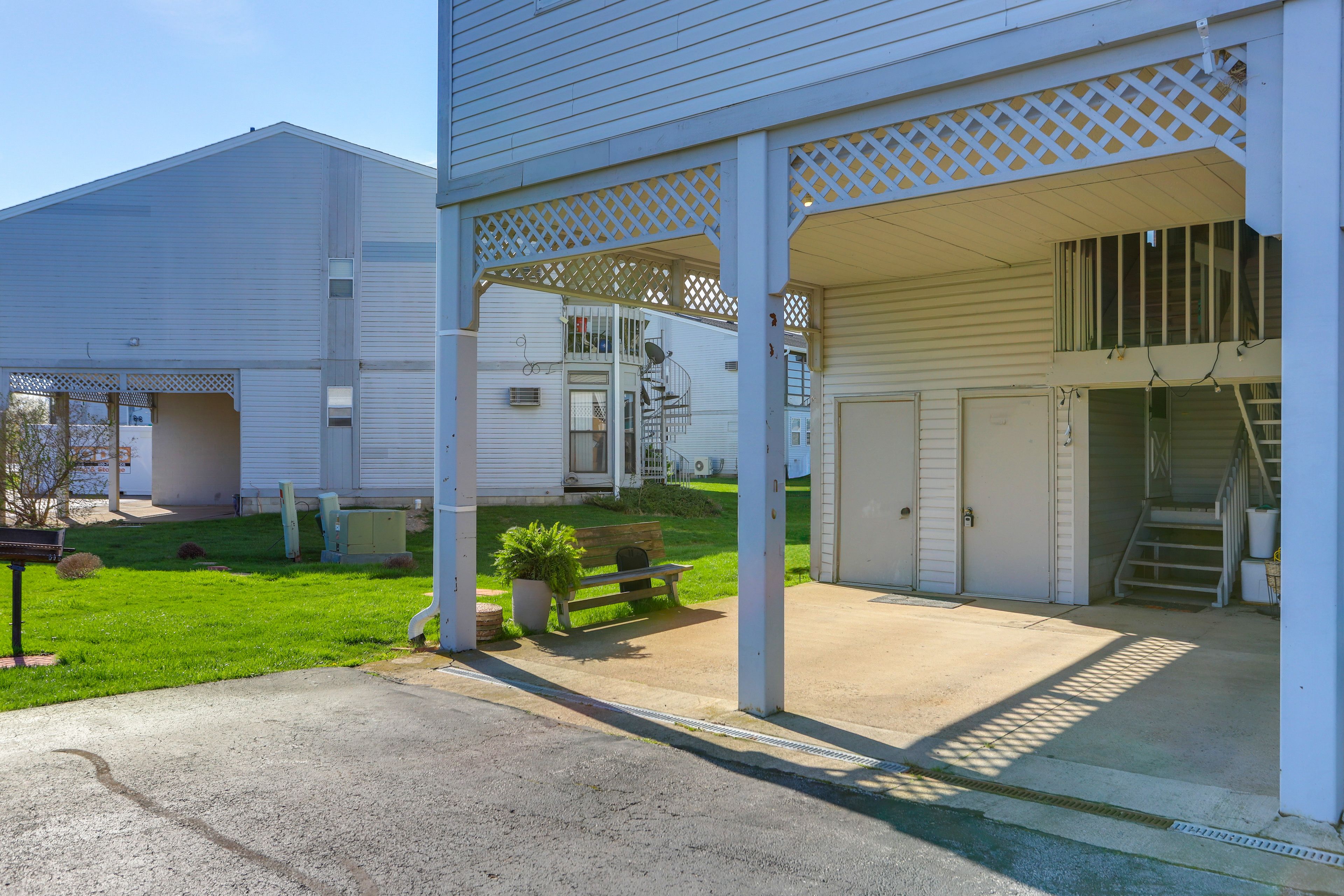 Parking | Uncovered Driveway (2 Vehicles)