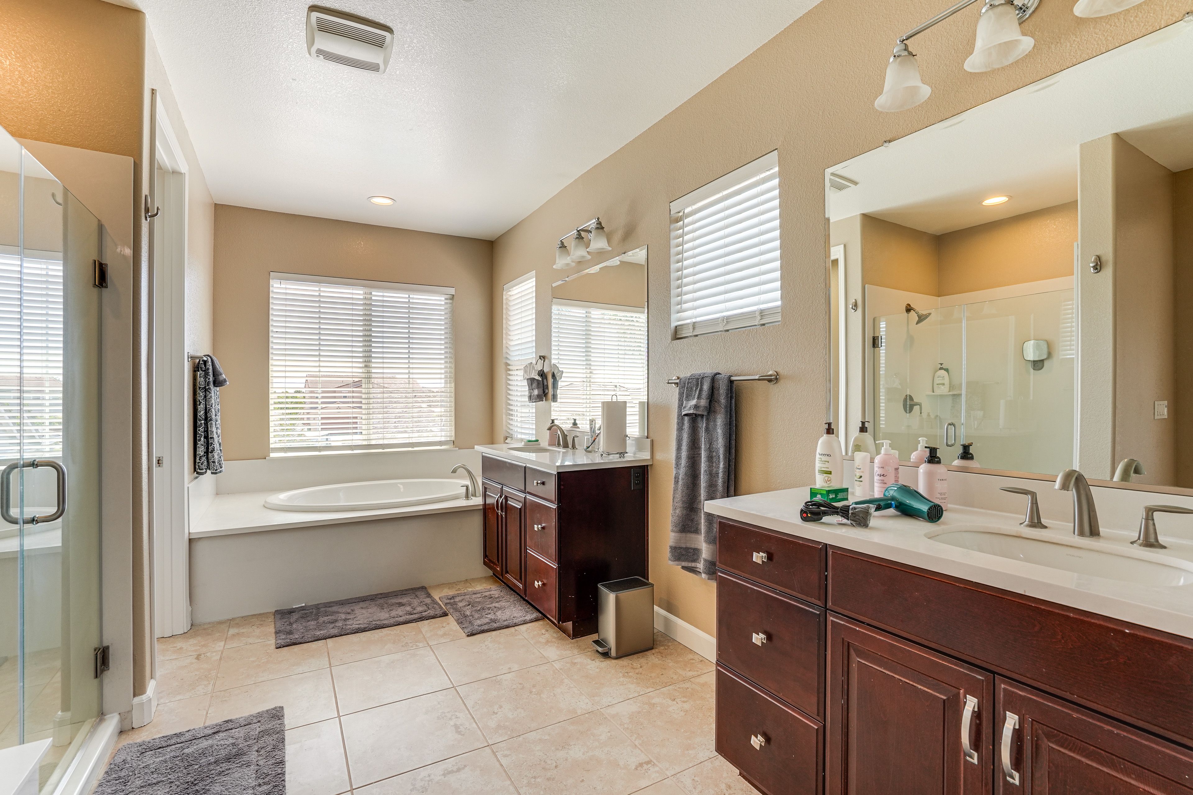 Full Bathroom | 2nd Floor