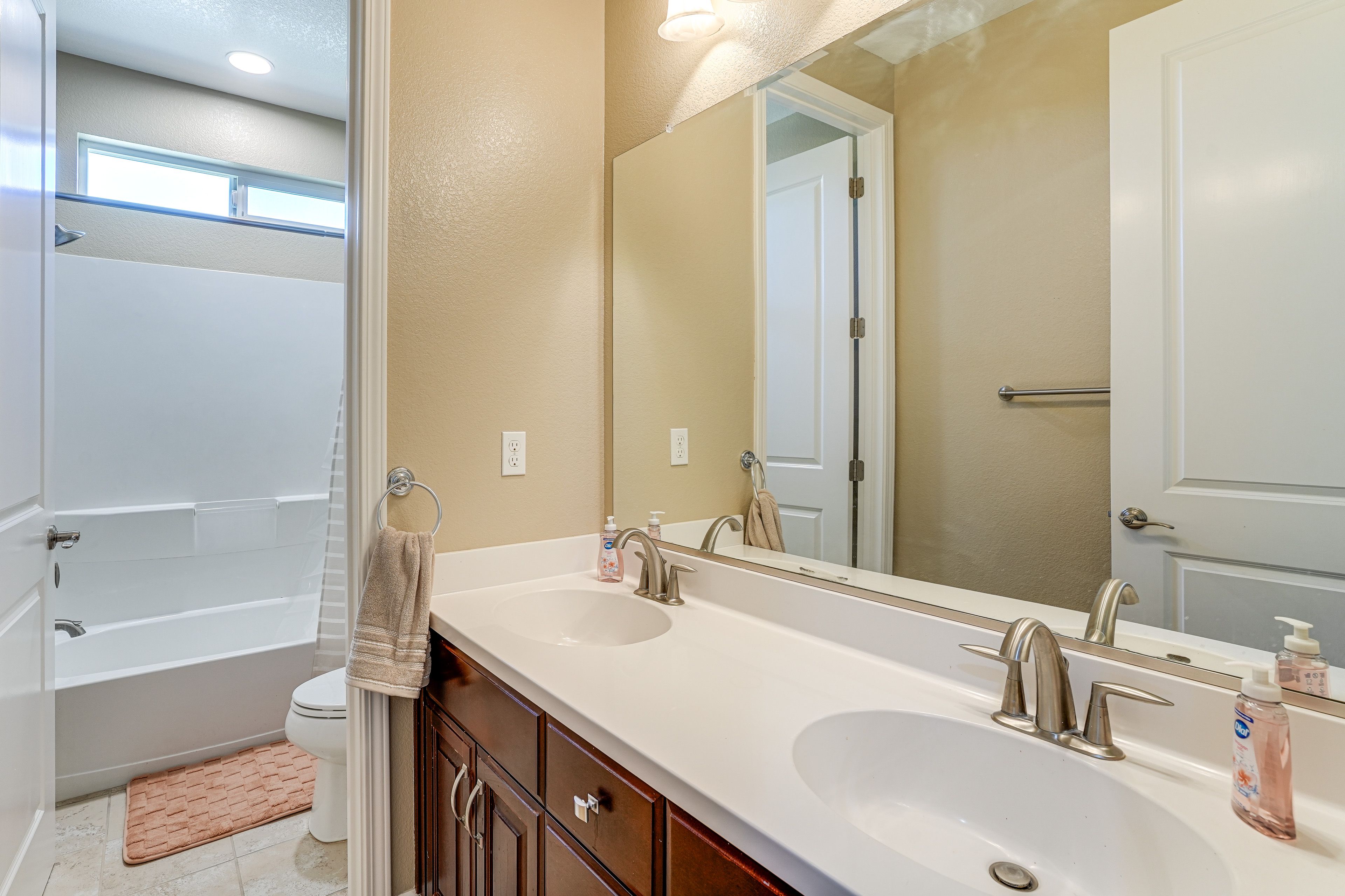 Full Bathroom | 2nd Floor