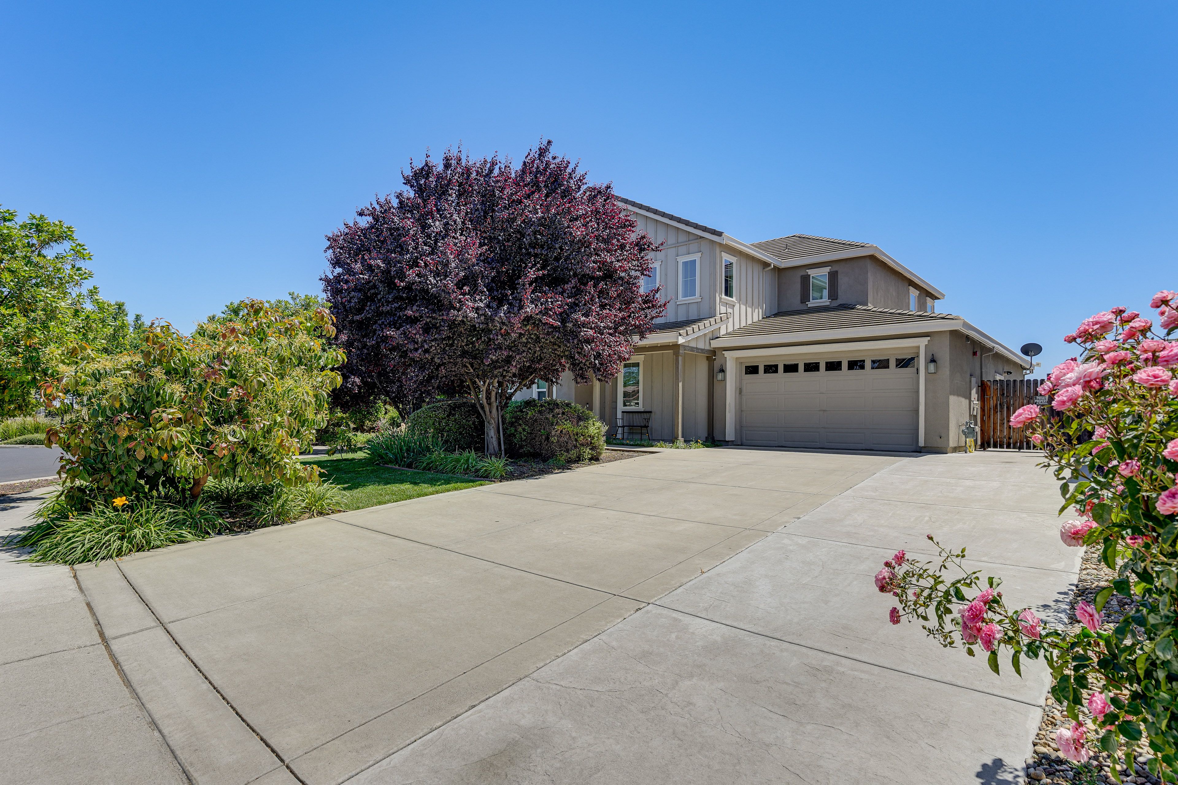 Exterior | Parking | Driveway (4 Vehicles)