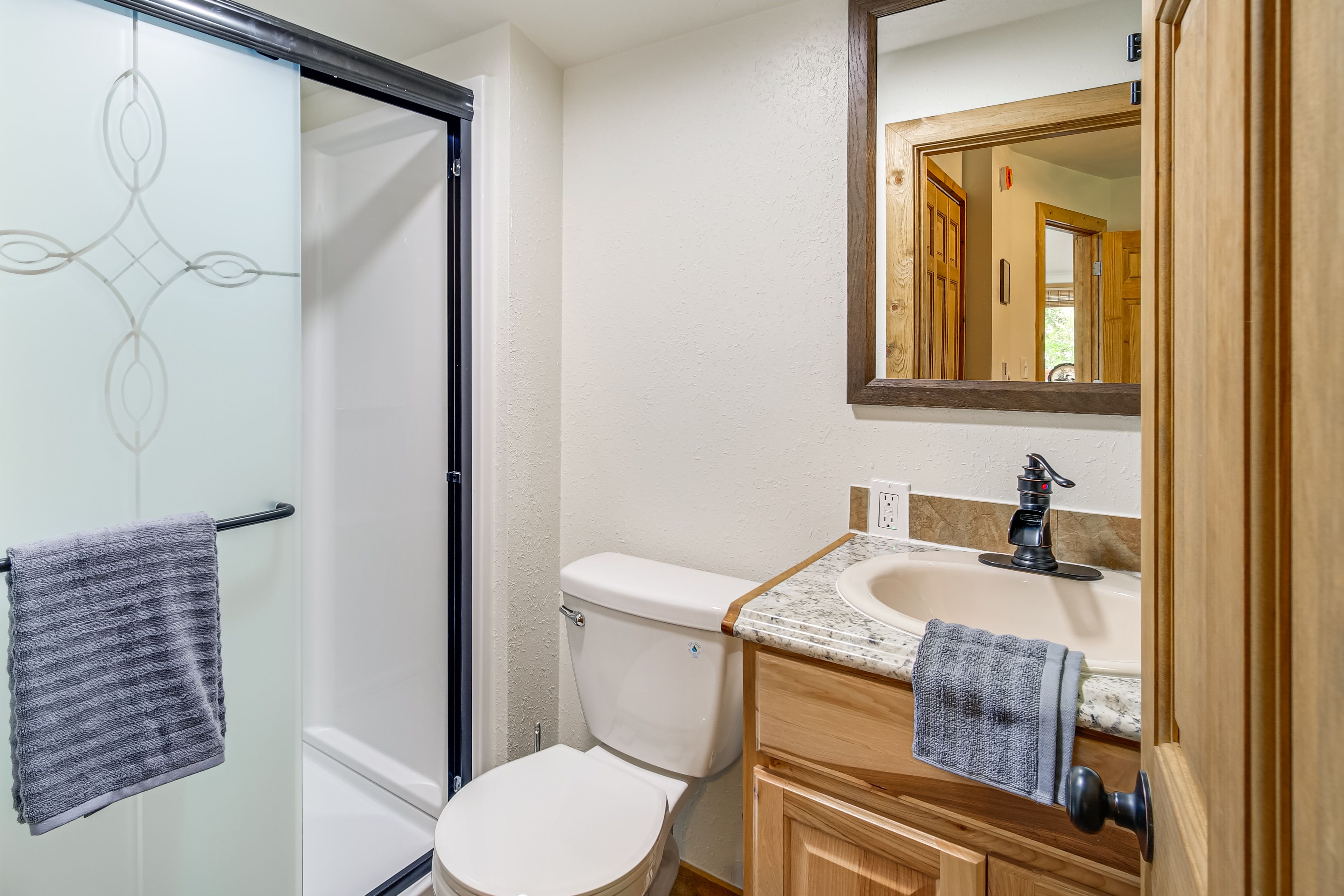 En-Suite Bathroom | Towels Provided | Complimentary Toiletries | Hair Dryer