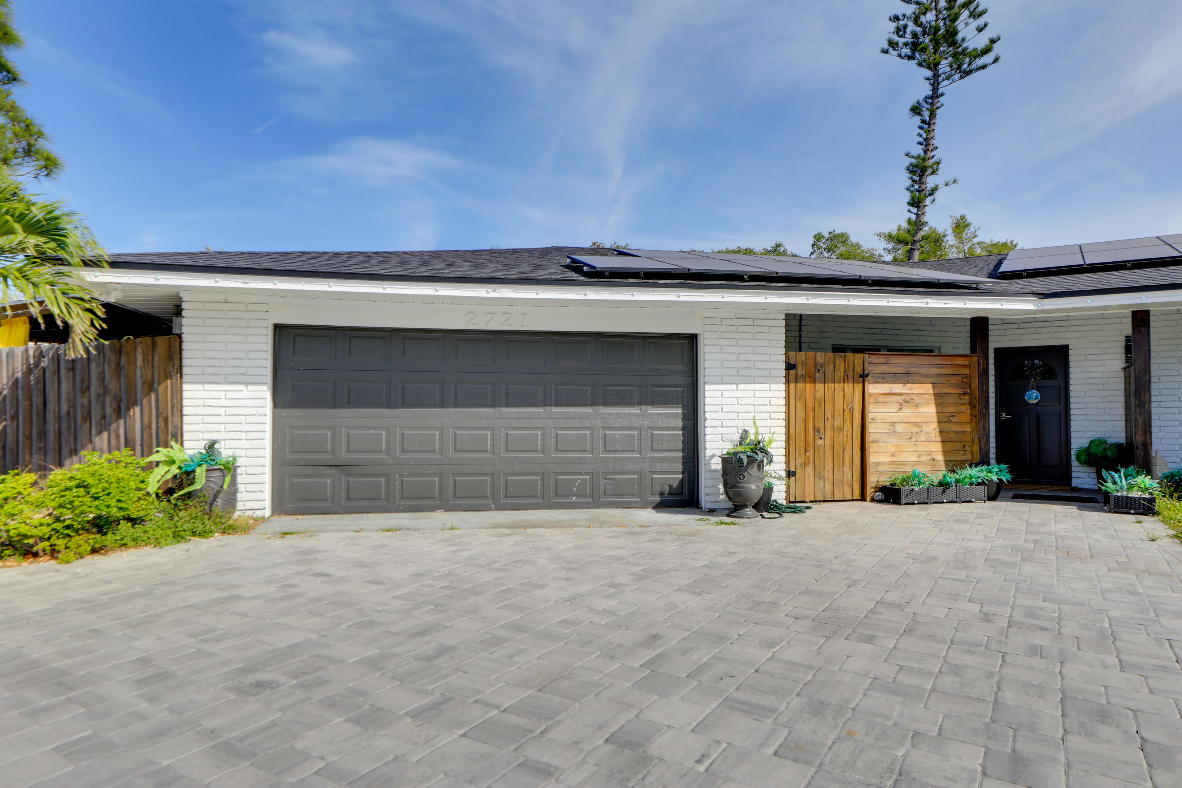 Exterior | Parking | Driveway (2 Vehicles)