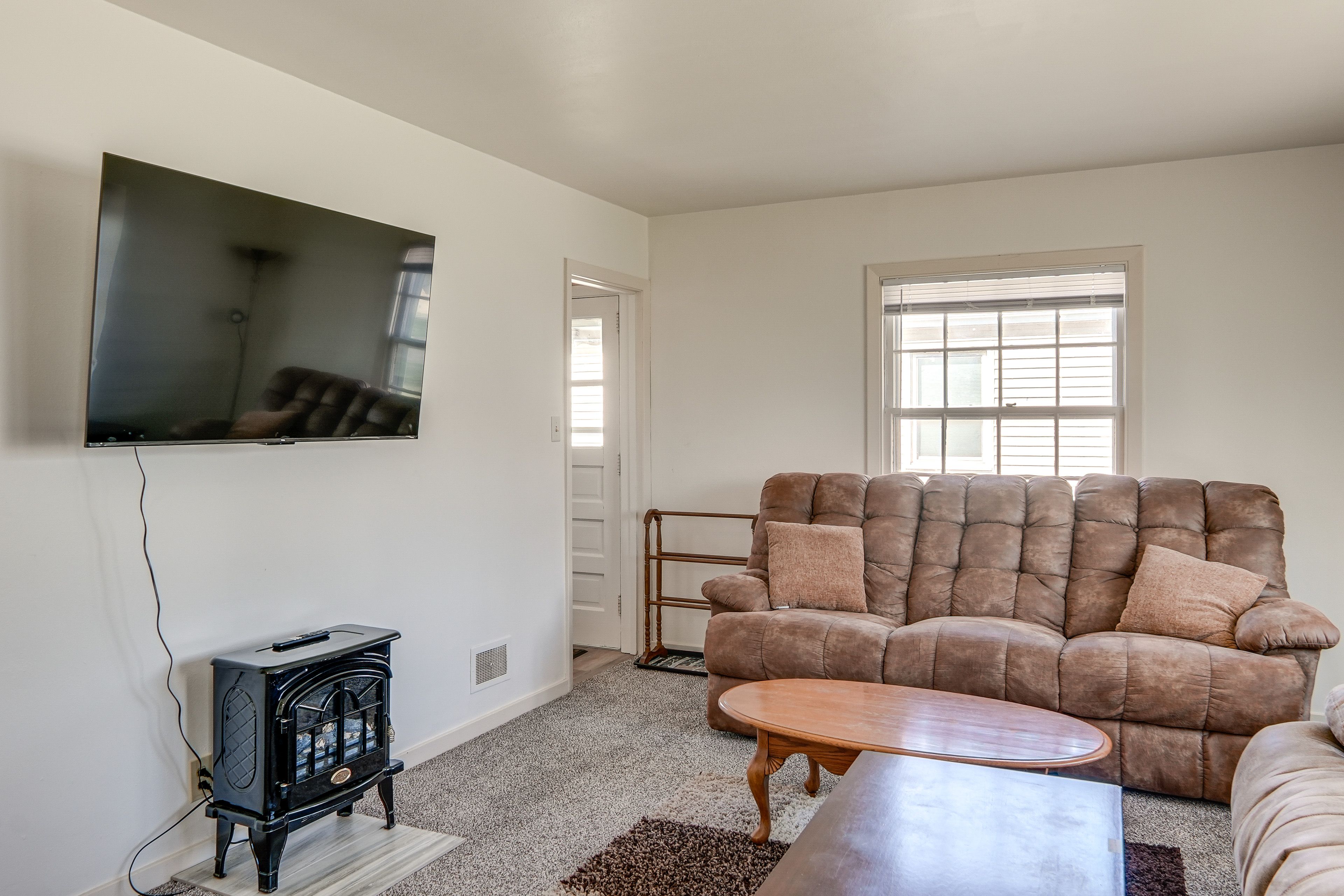 Living Room | Free WiFi | Smart TV