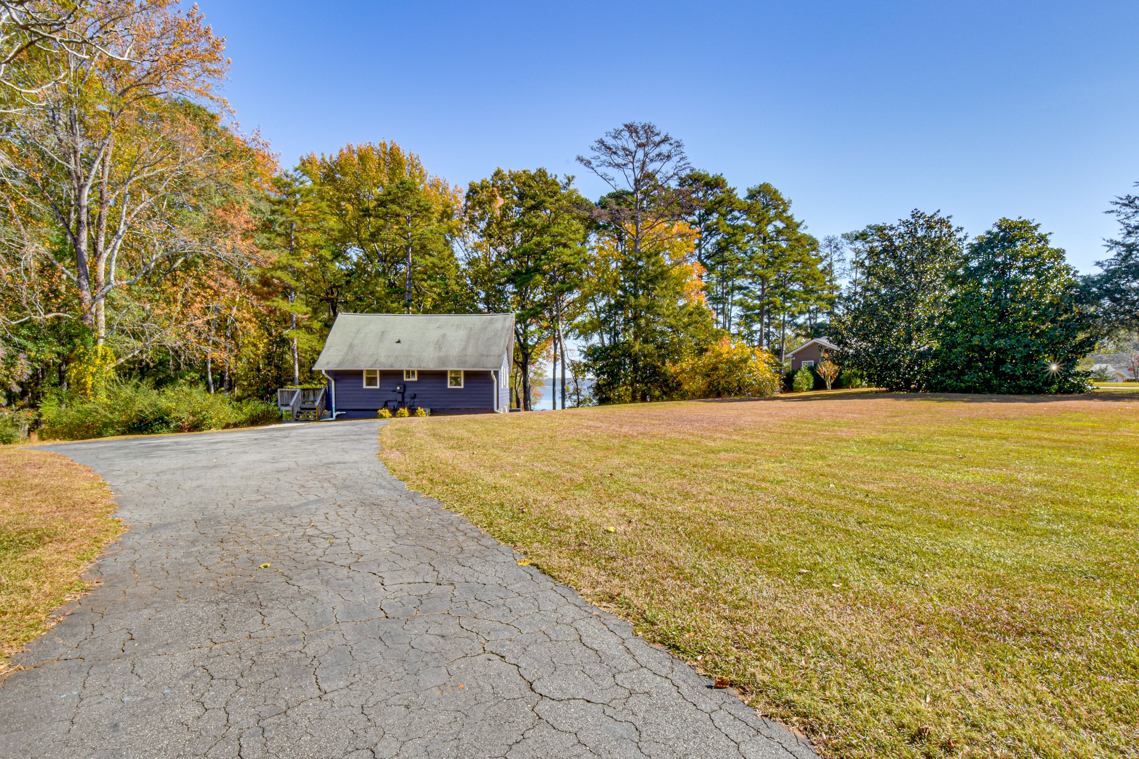 Parking | Driveway (8 Vehicles) | Boat Trailer Parking Allowed On-Site