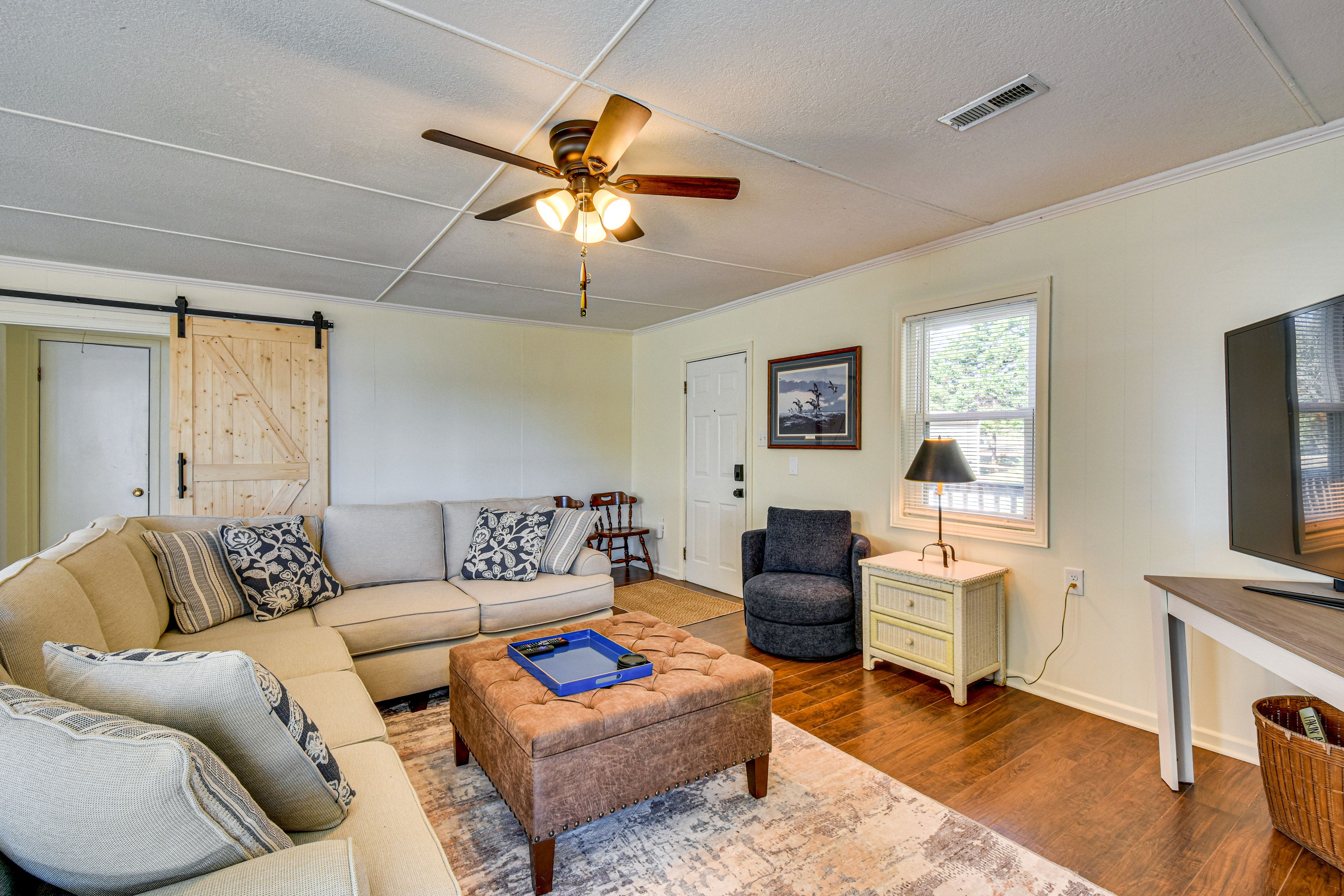 Living Room | Main Level | Smart TV