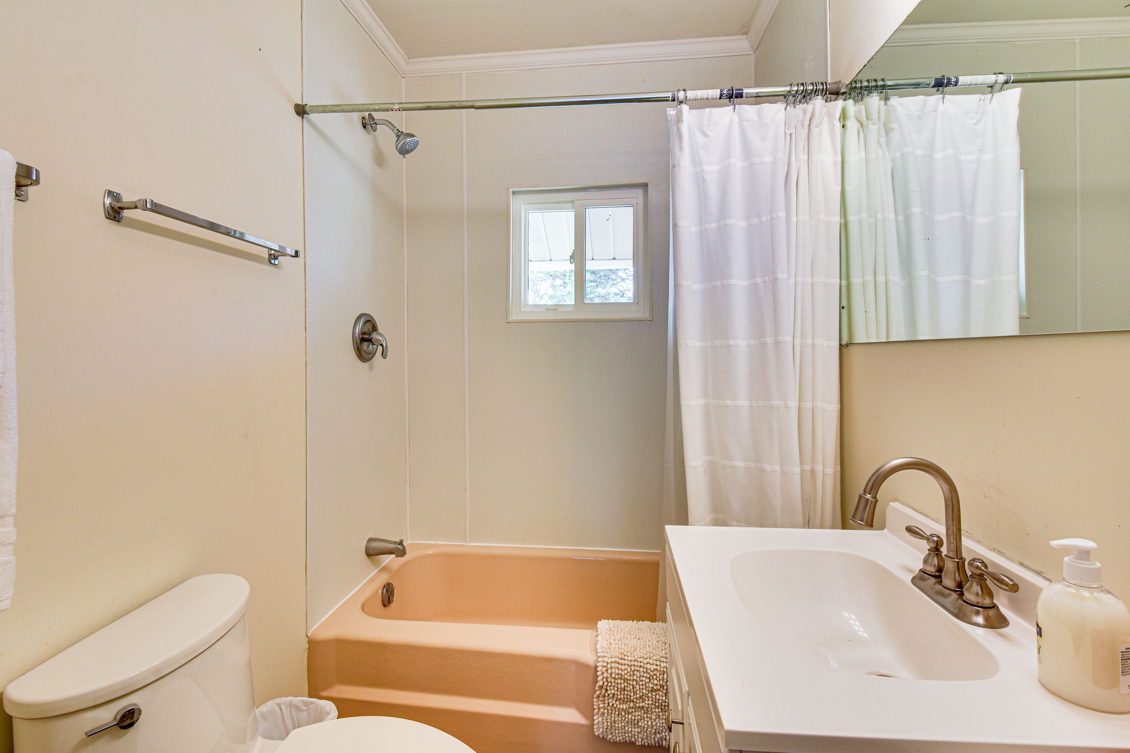 Bathroom | Main Level | Towels Provided