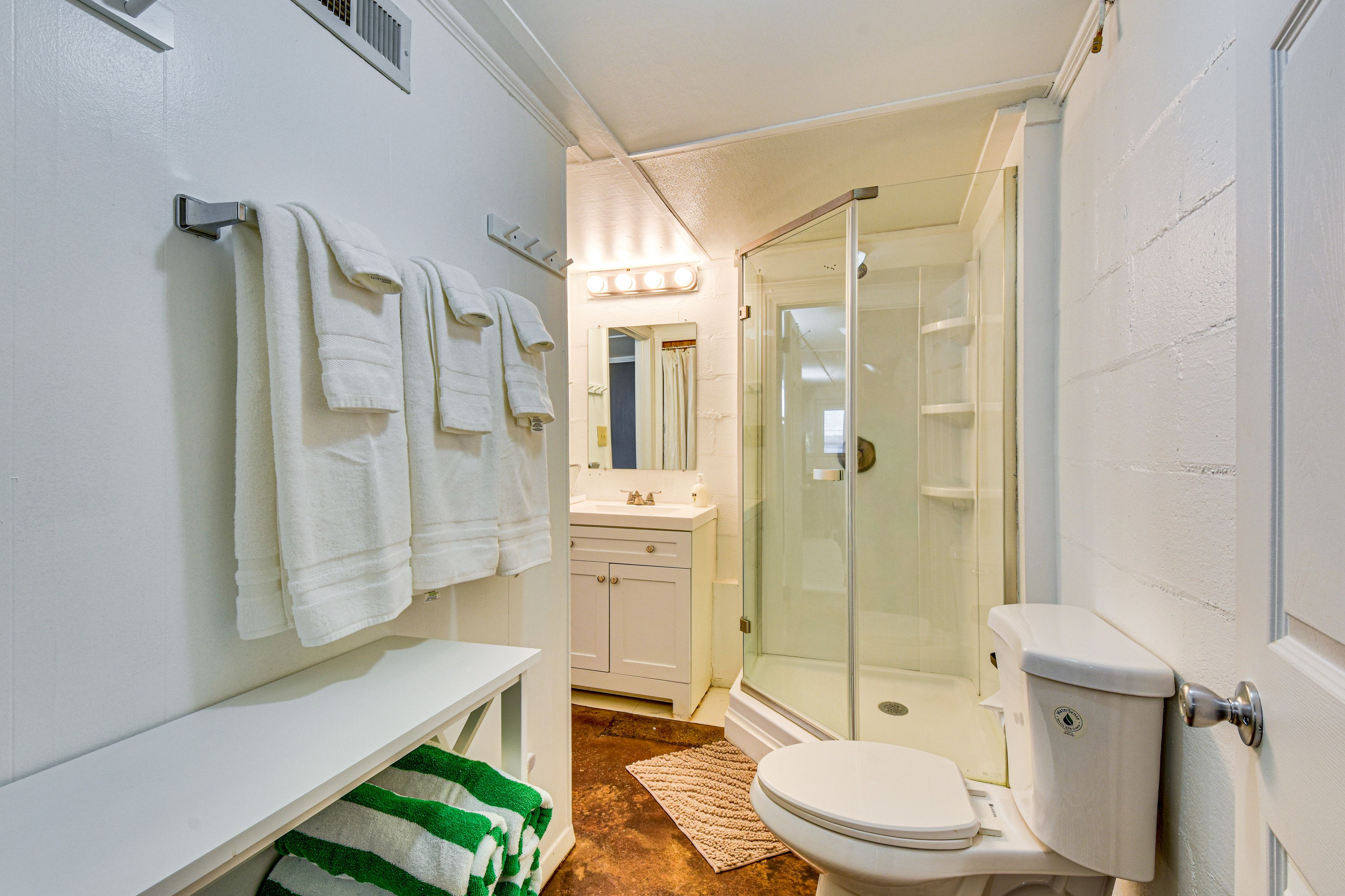 En-Suite Bathroom | Lower Level | Complimentary Toiletries | Hair Dryer