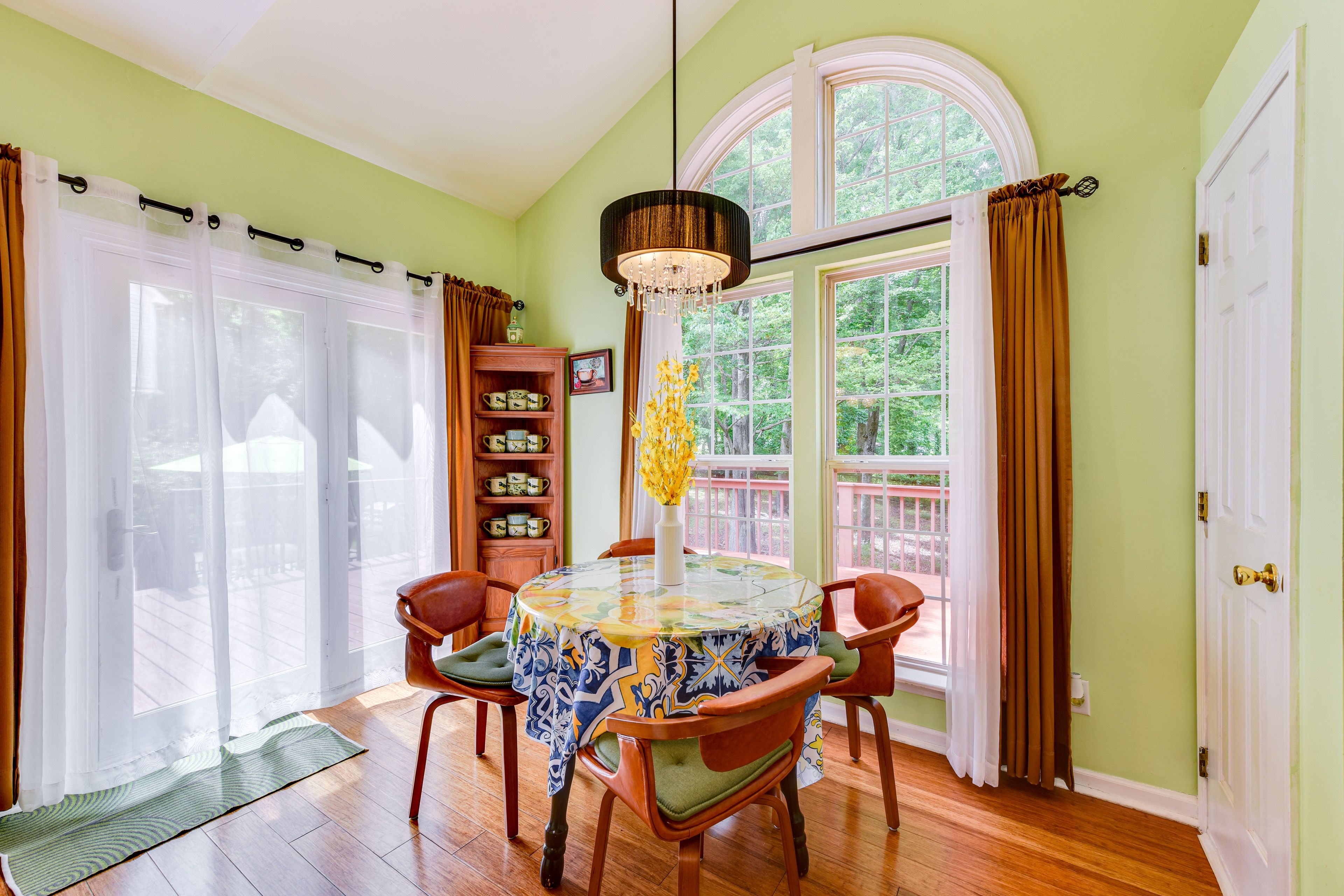 Dining Nook | 1st Floor