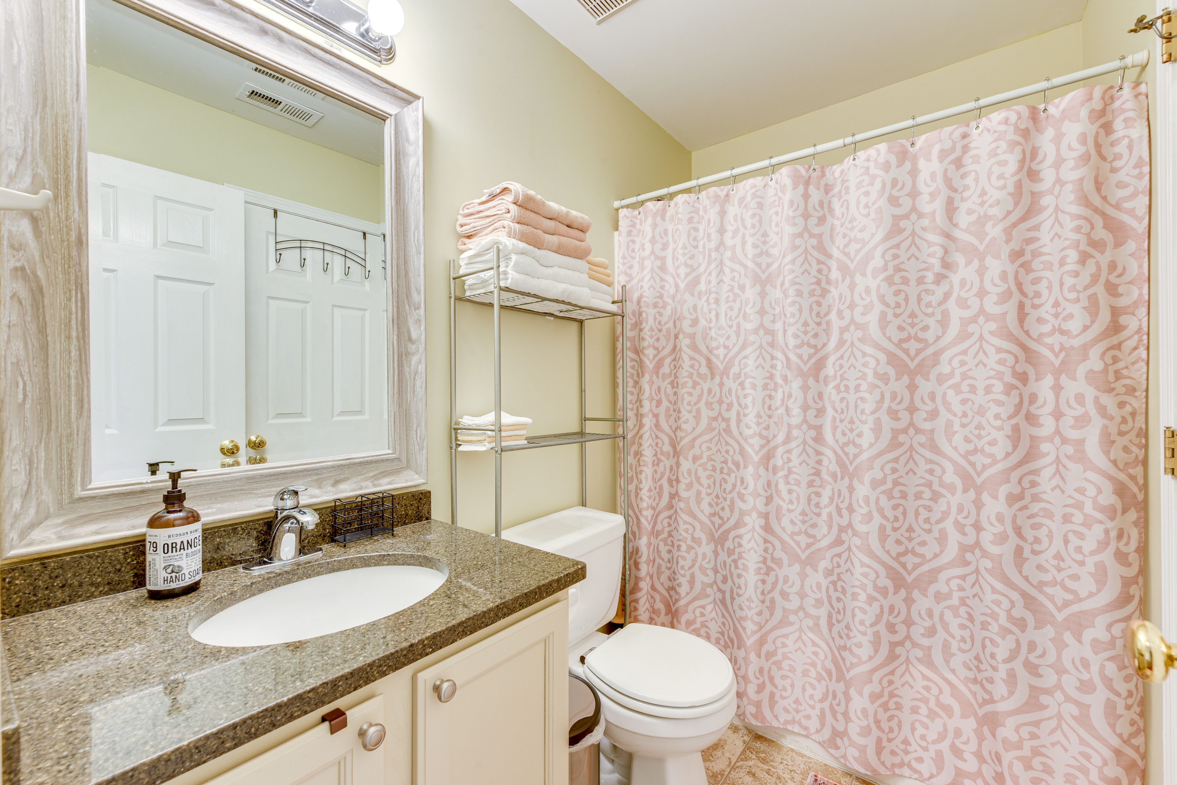 Full Bathroom | 2nd Floor
