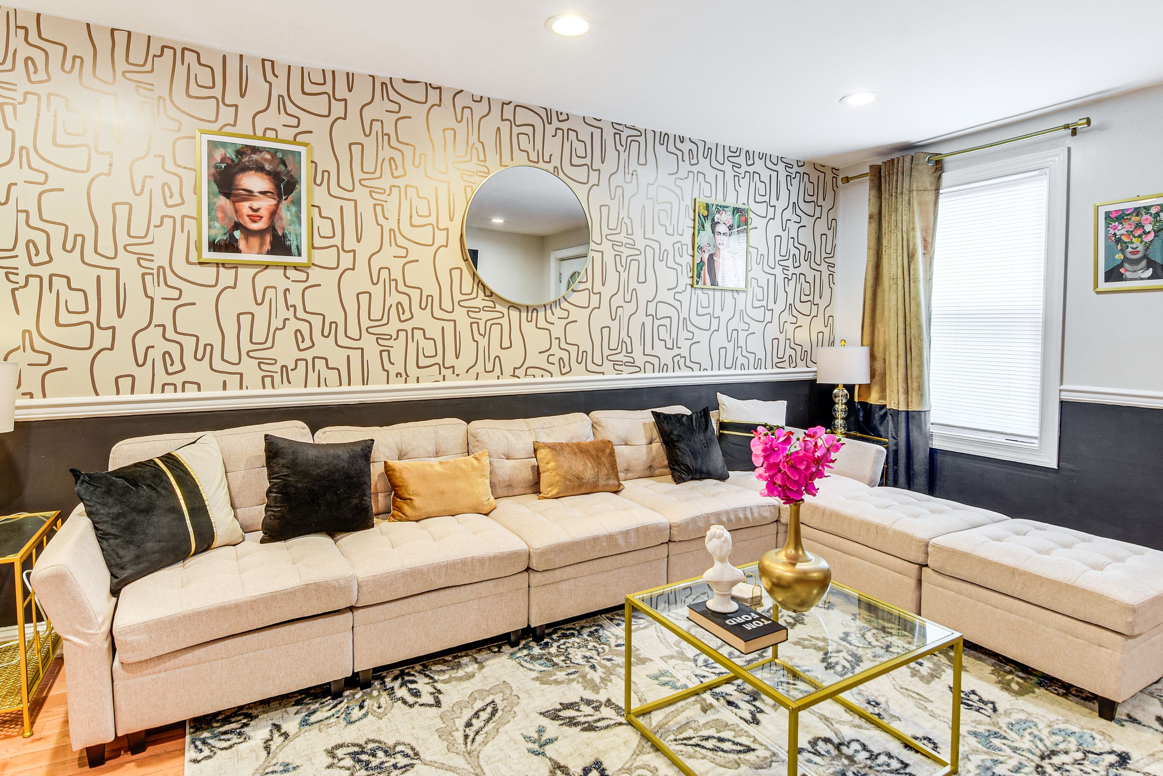 Living Room | 1st Floor | Smart TV | Free WiFi