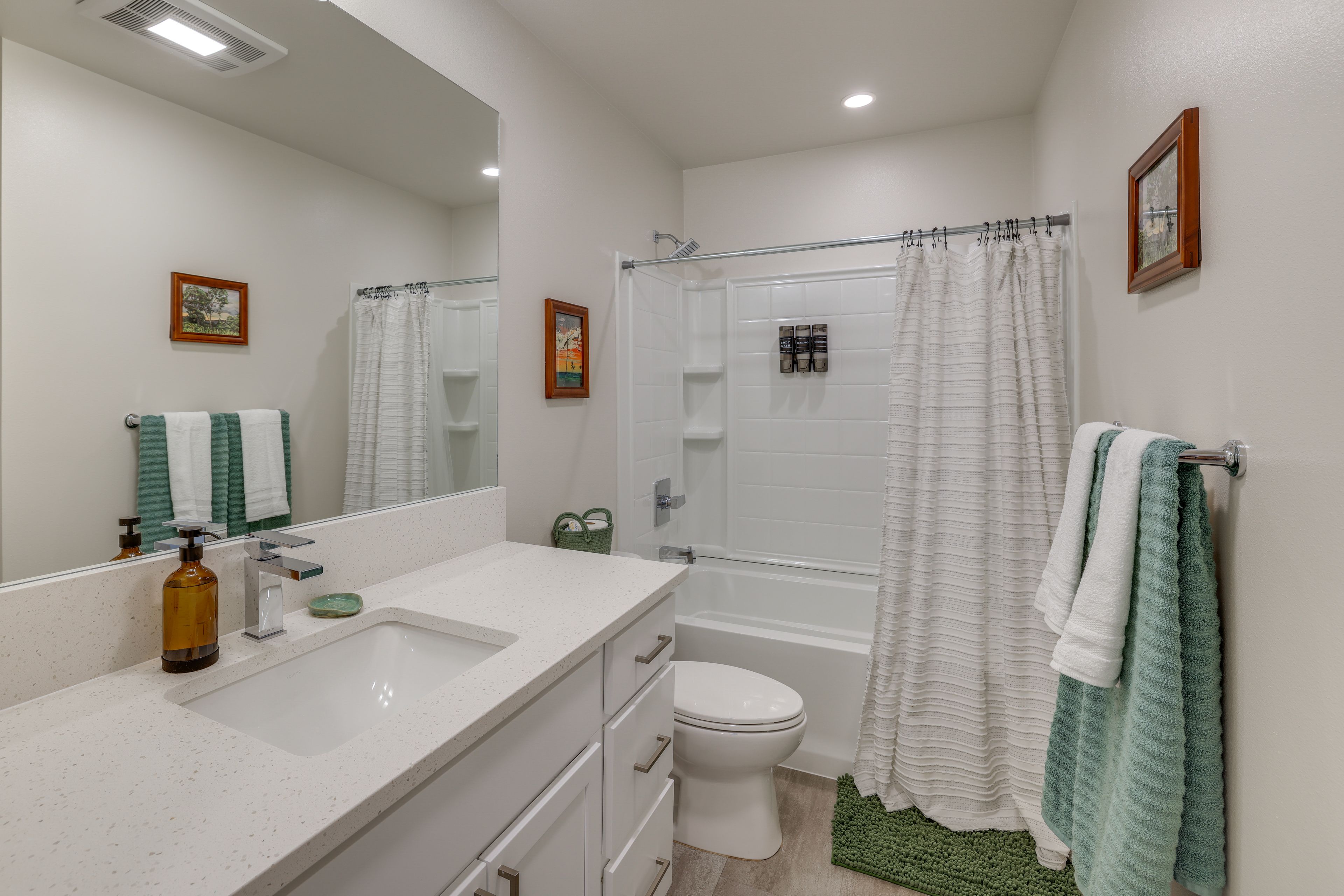 Full Bathroom | 2nd Floor