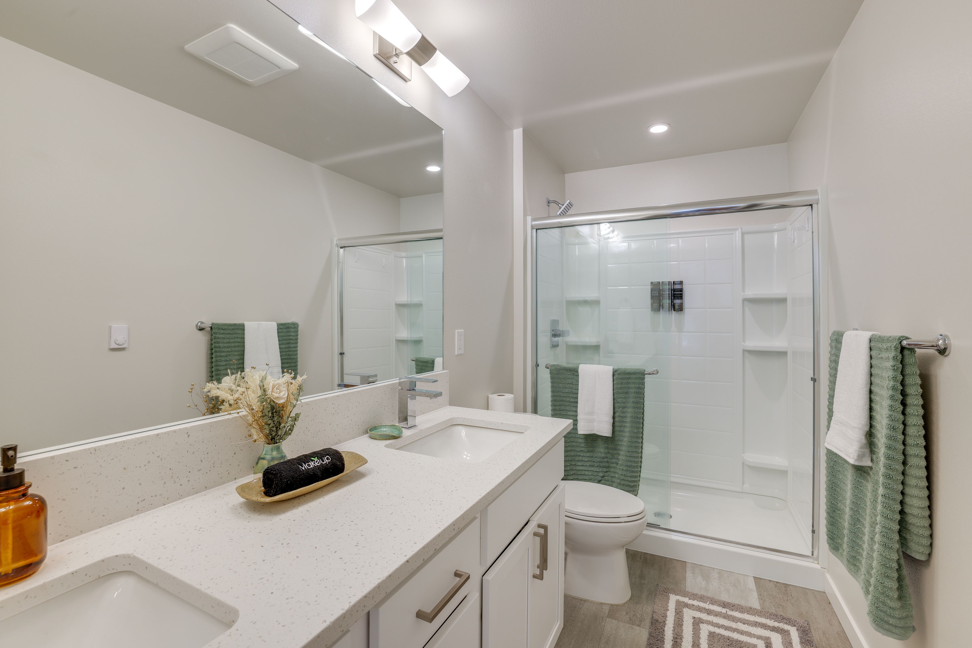 Full Bathroom | 2nd Floor