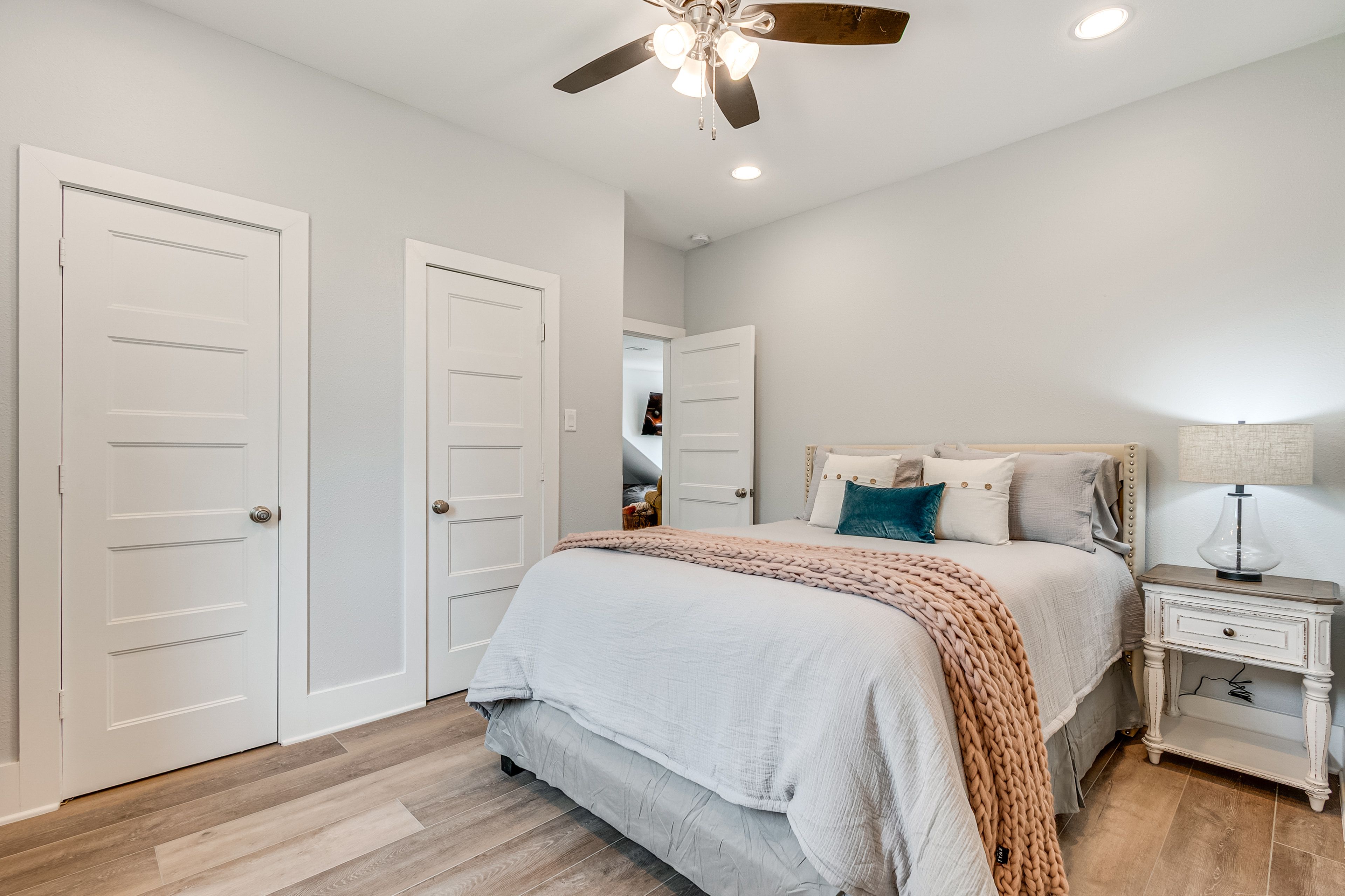 Bedroom 2 | Queen Bed