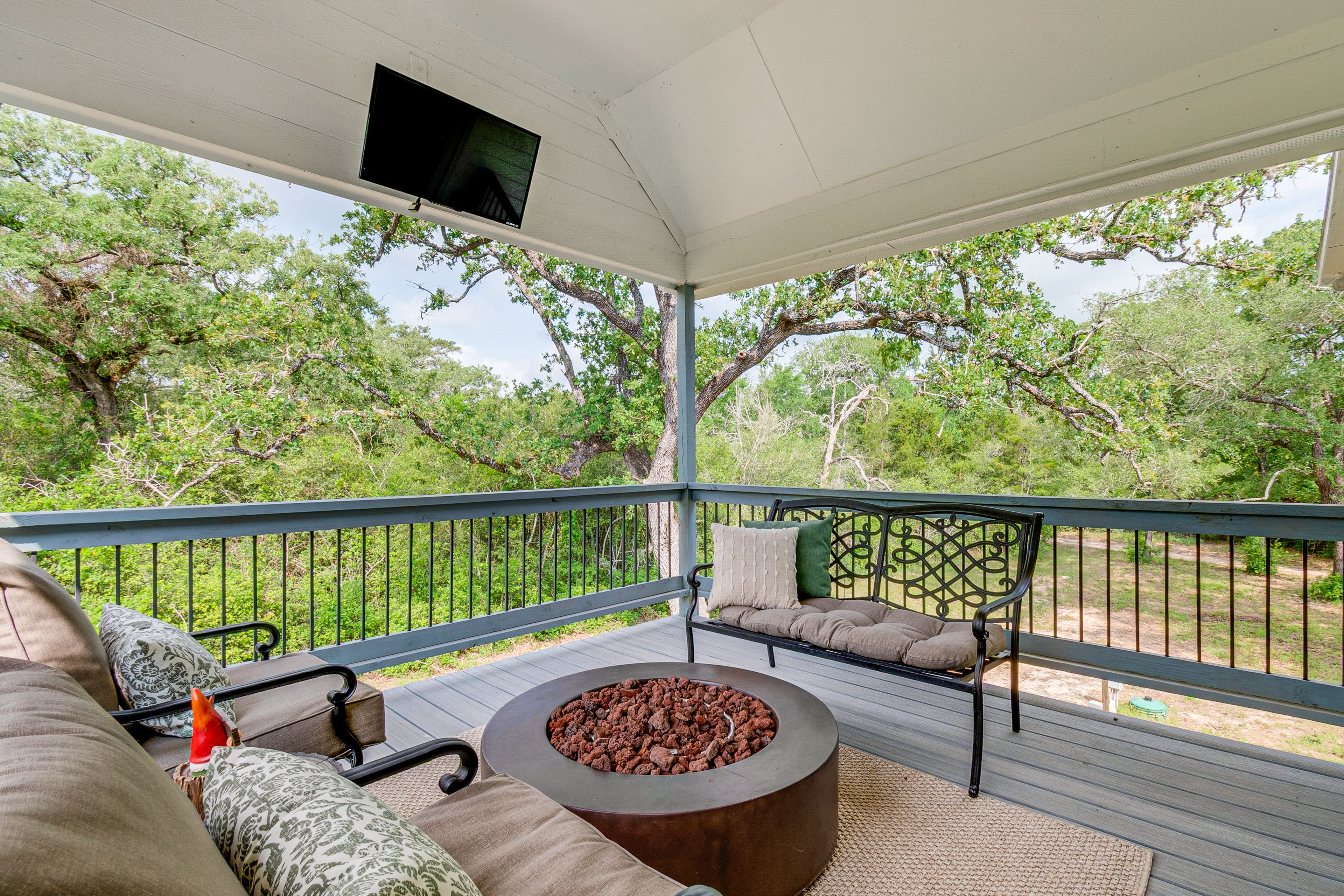 Deck | Smart TV | Fire Pit | Seating