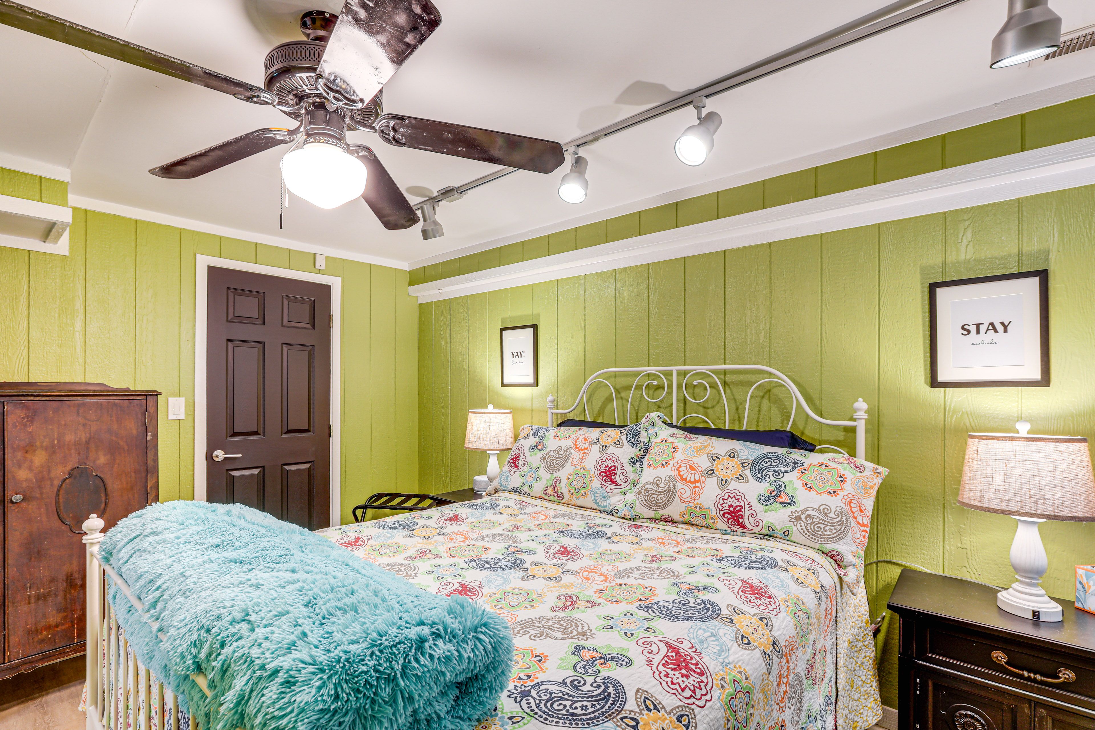 Bedroom | Queen Bed | Lower Level
