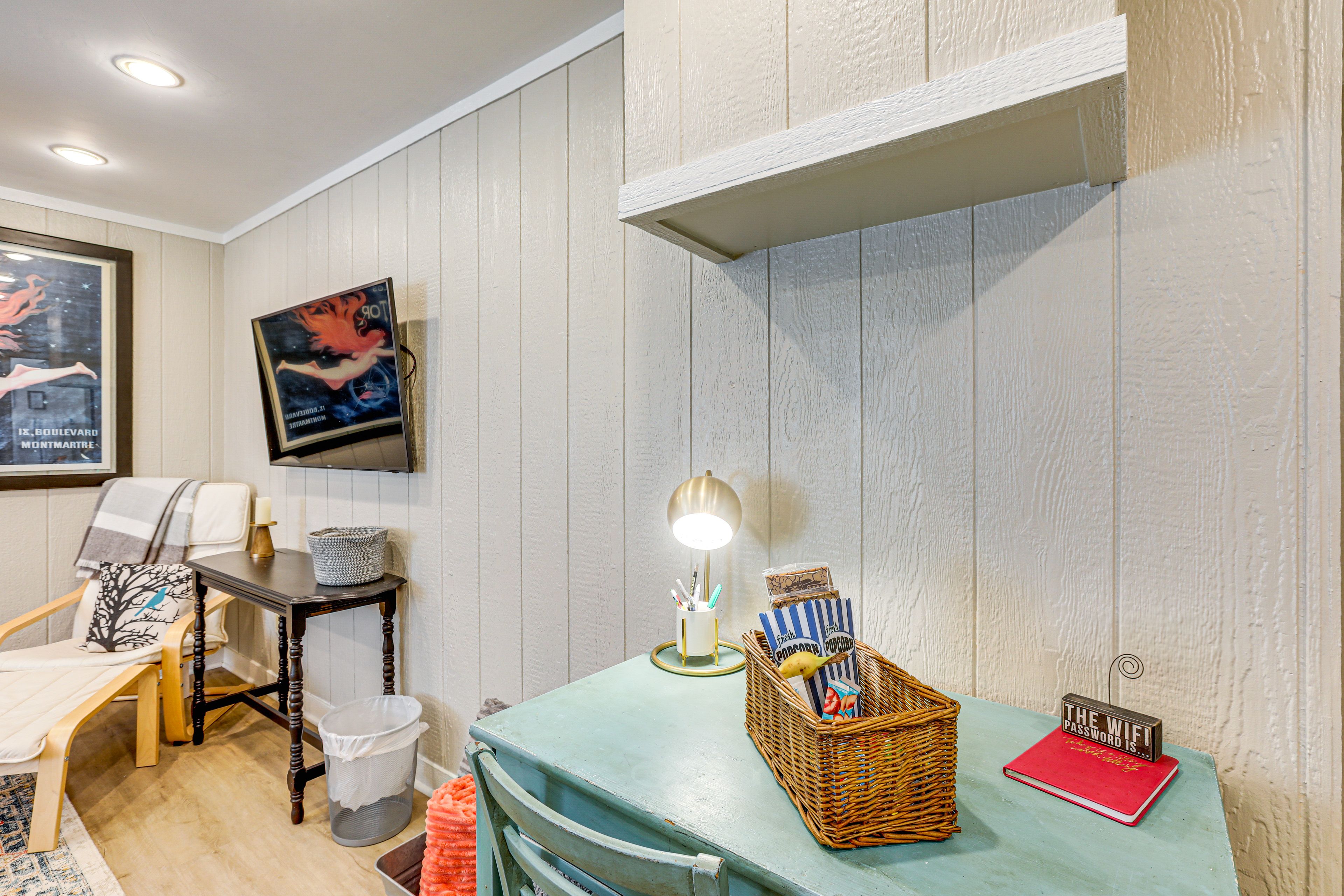 Workstation | Free WiFi | Lower Level