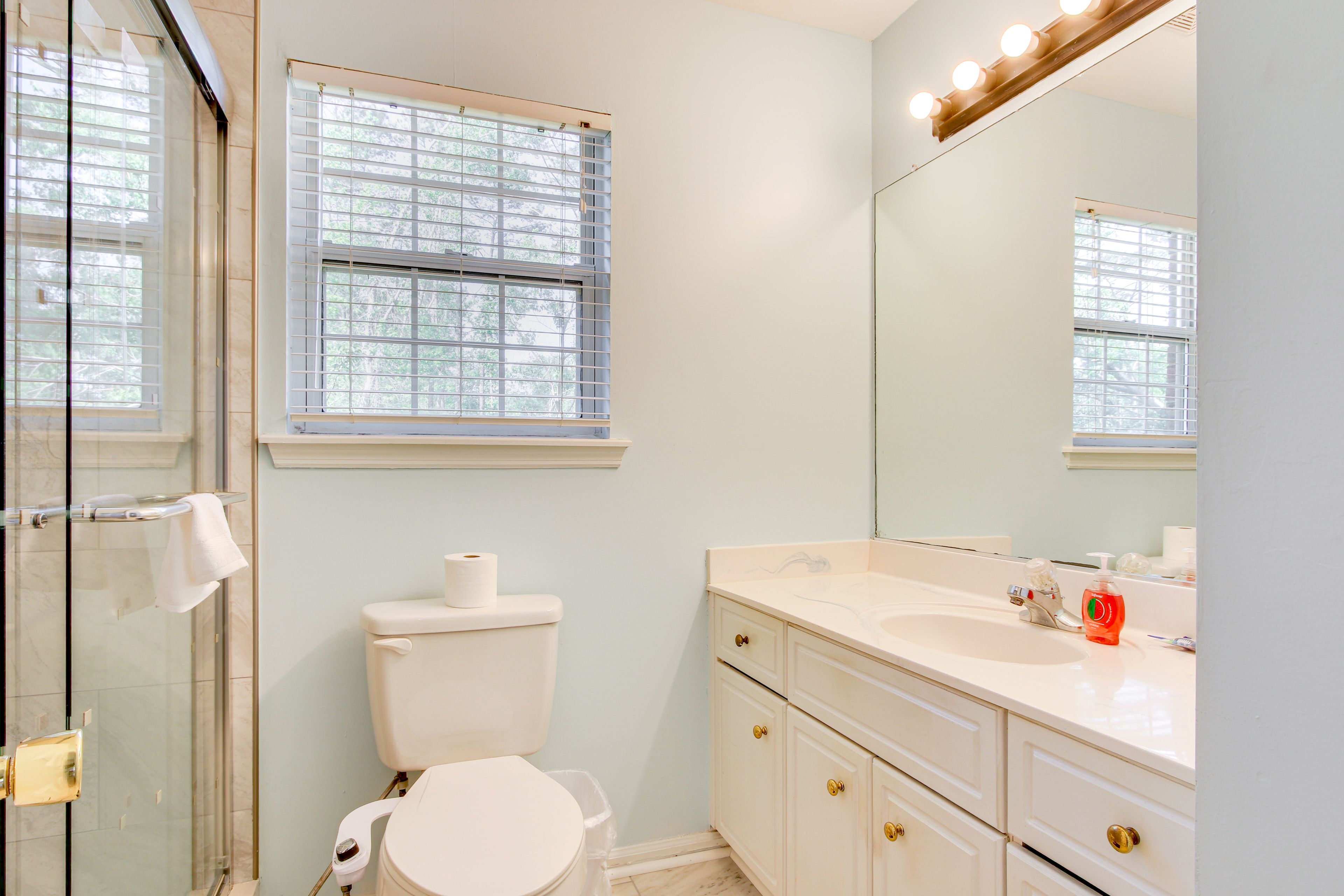 Bathroom | 2nd Floor