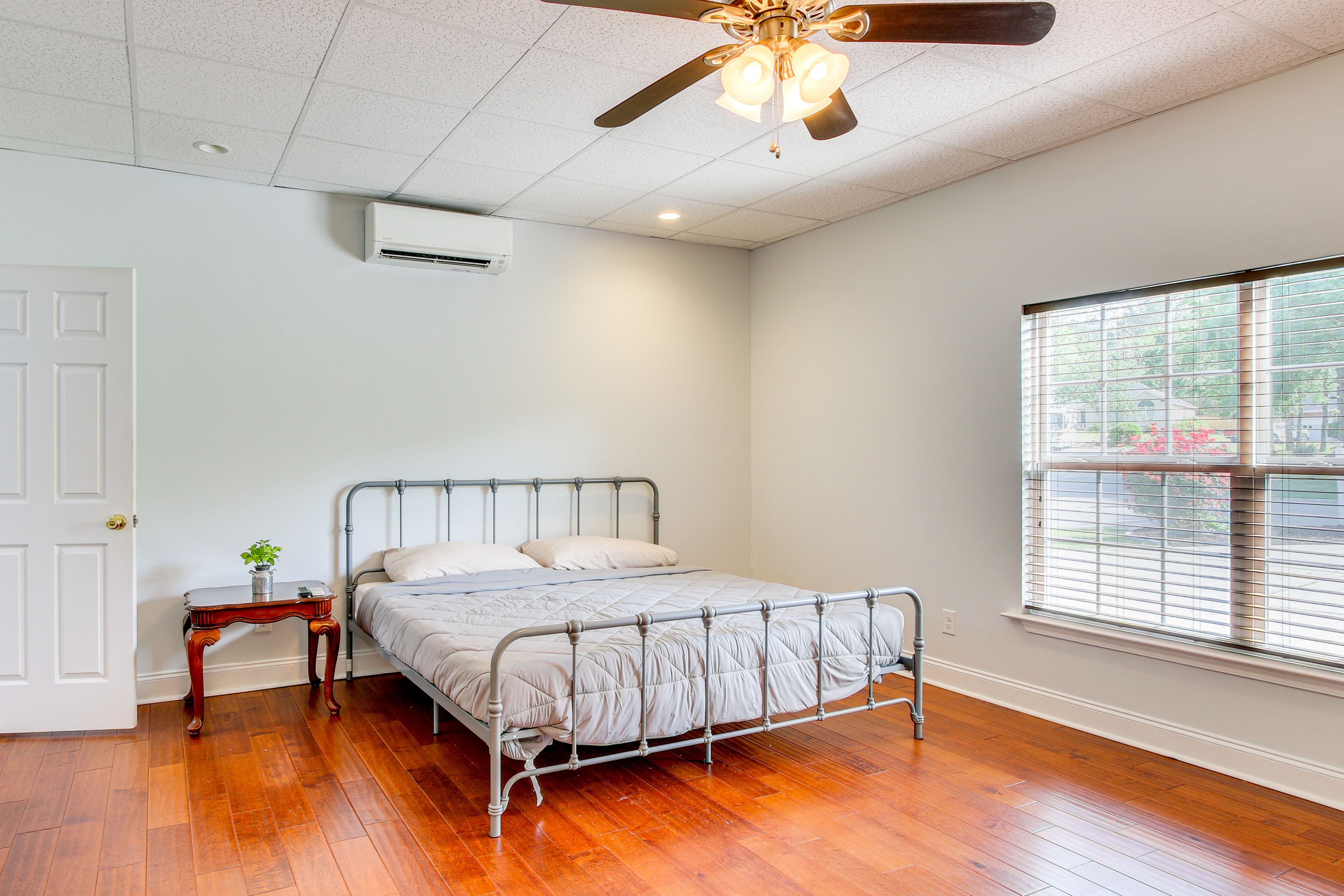 Bedroom 1 | King Bed | 1st Floor