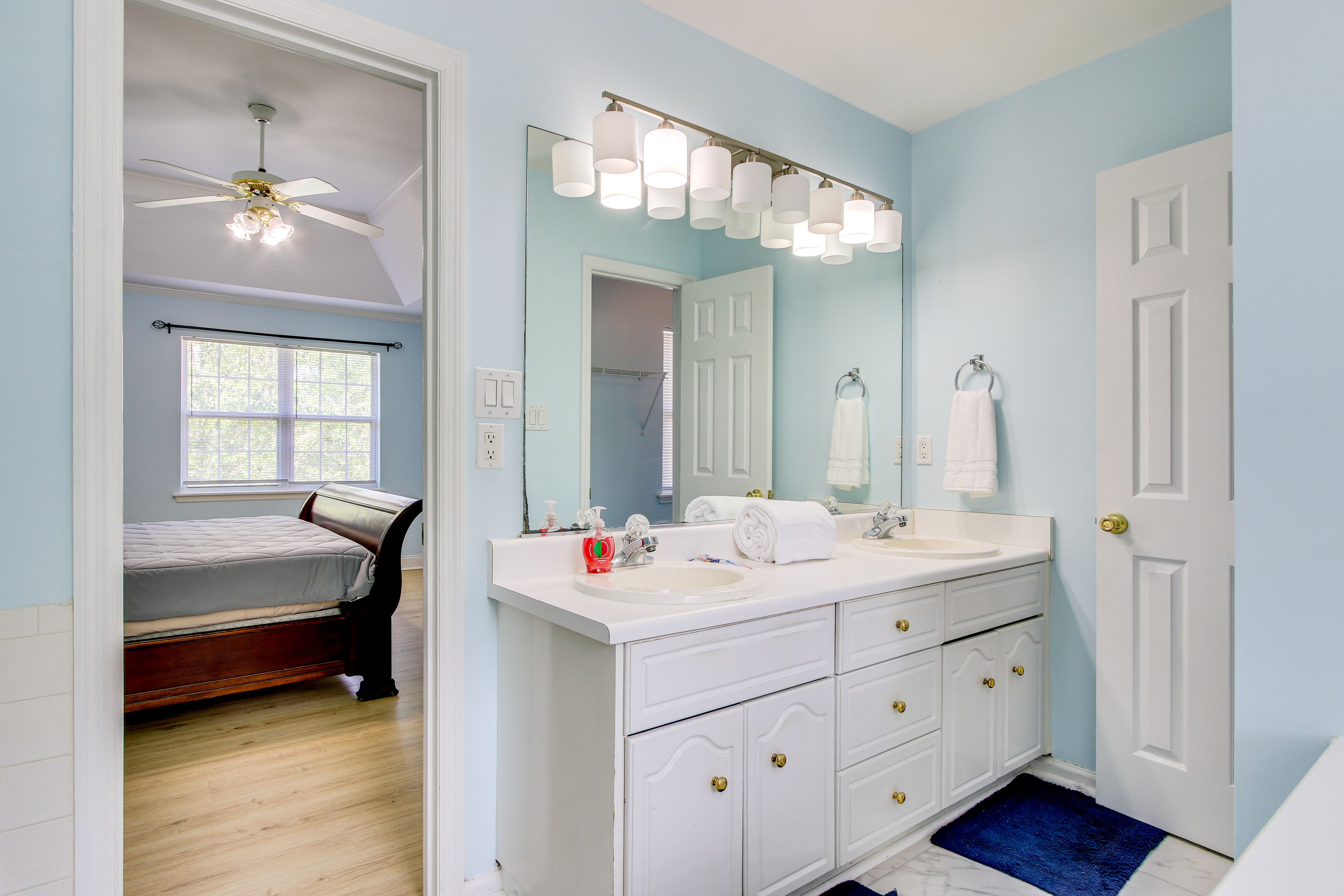 En-Suite Bathroom | 2nd Floor