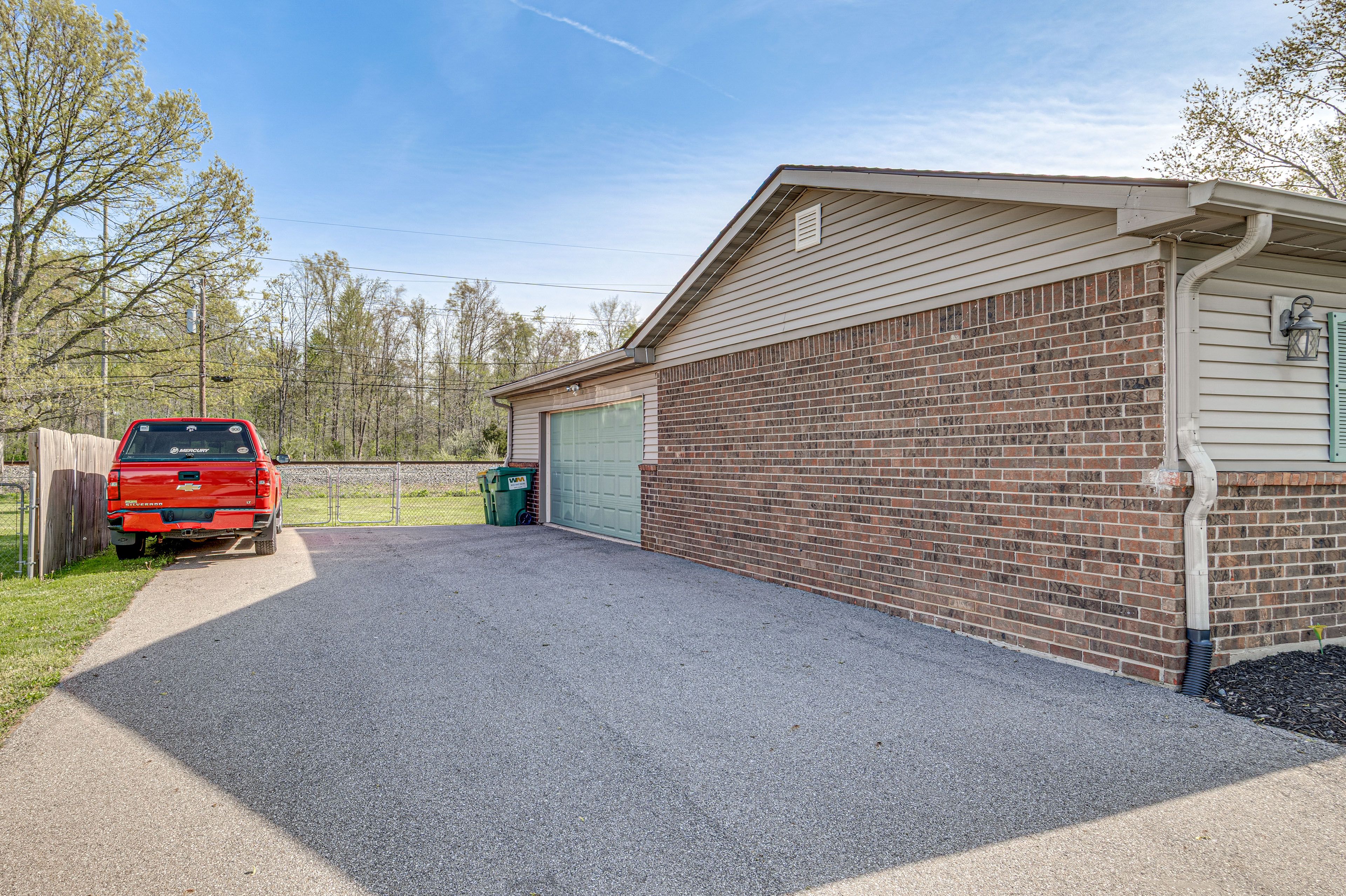 Parking | Driveway (4 Vehicles)