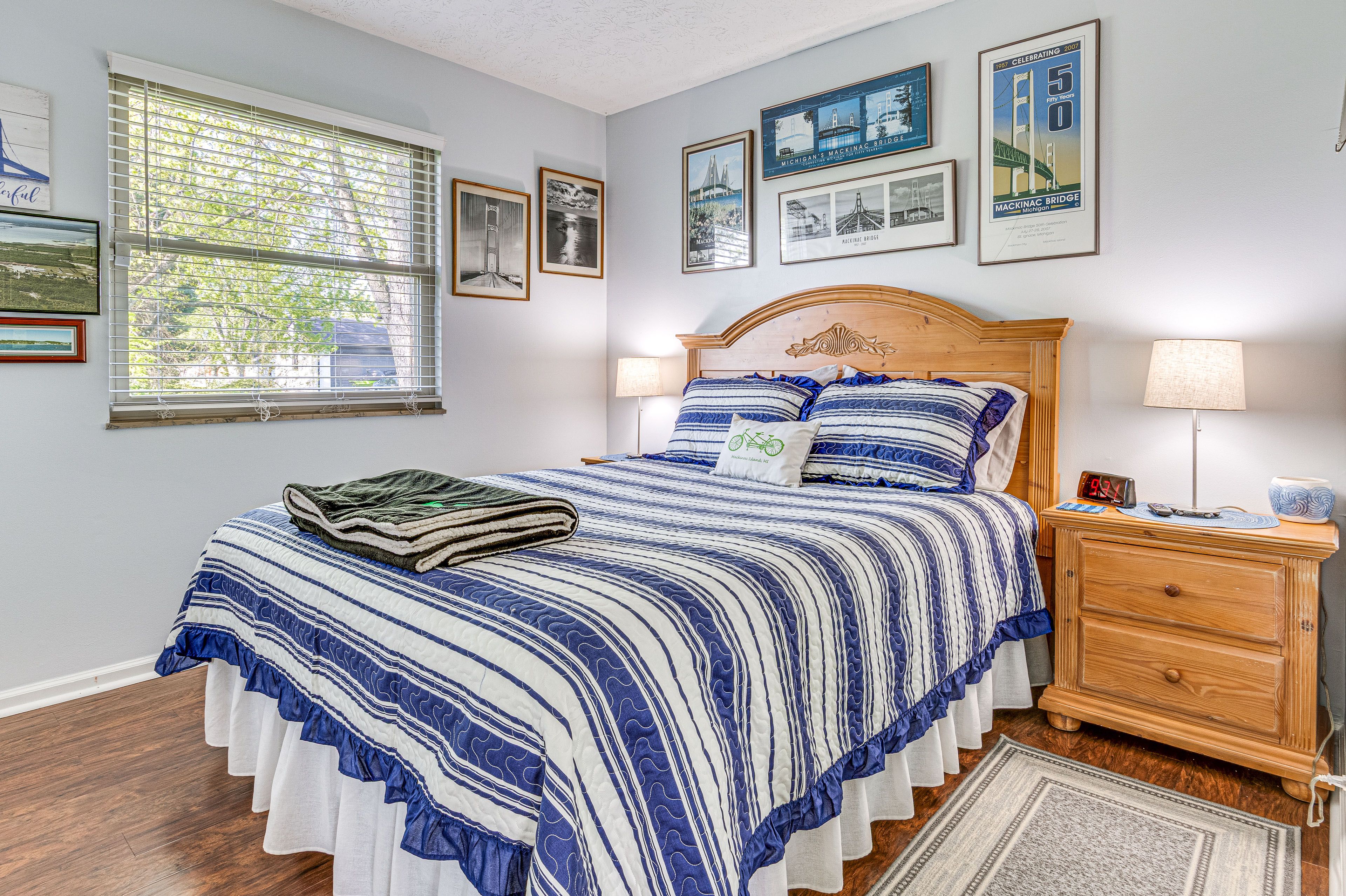 Bedroom 2 | Queen Bed | Smart TV
