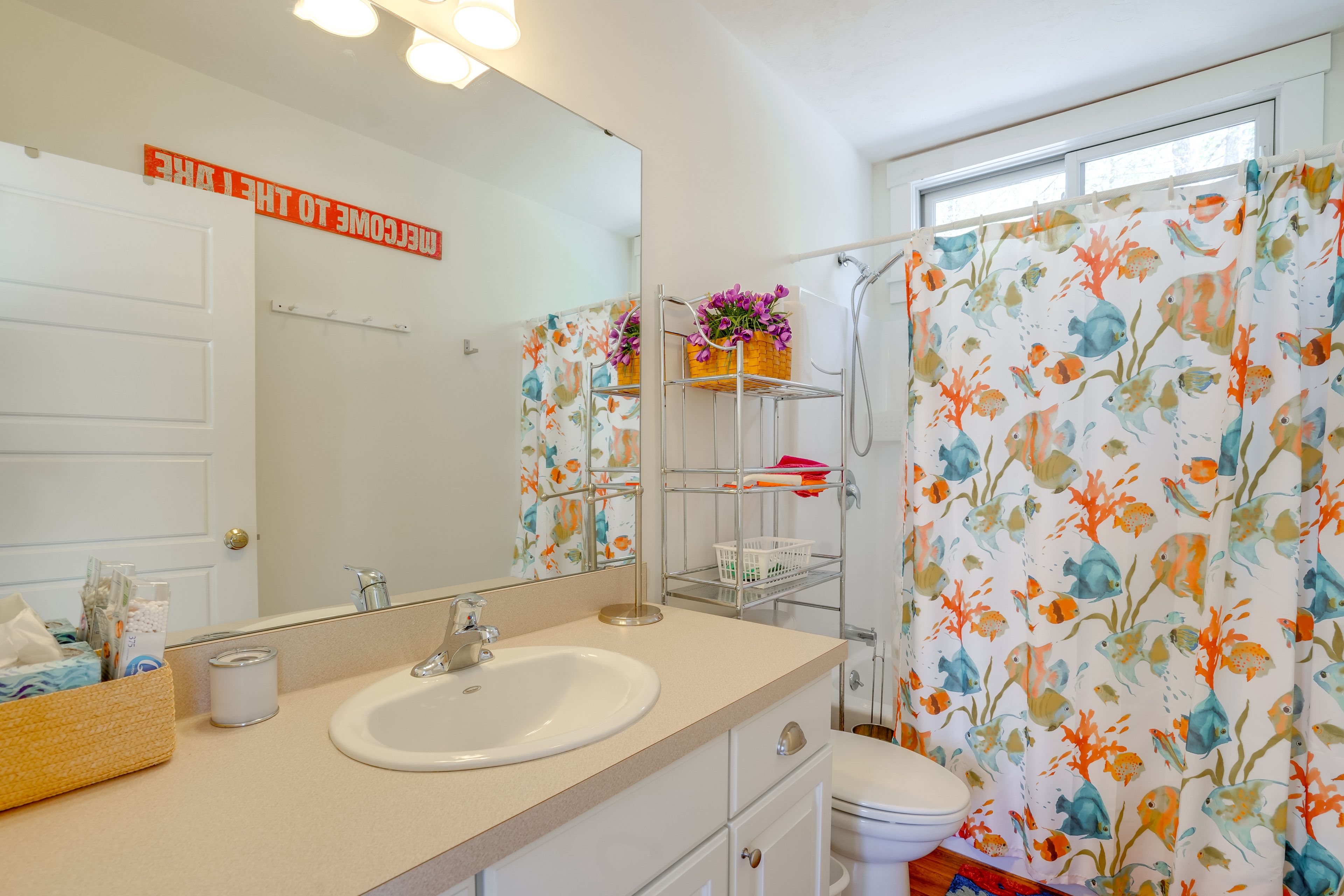 Full Bathroom | Towels Provided