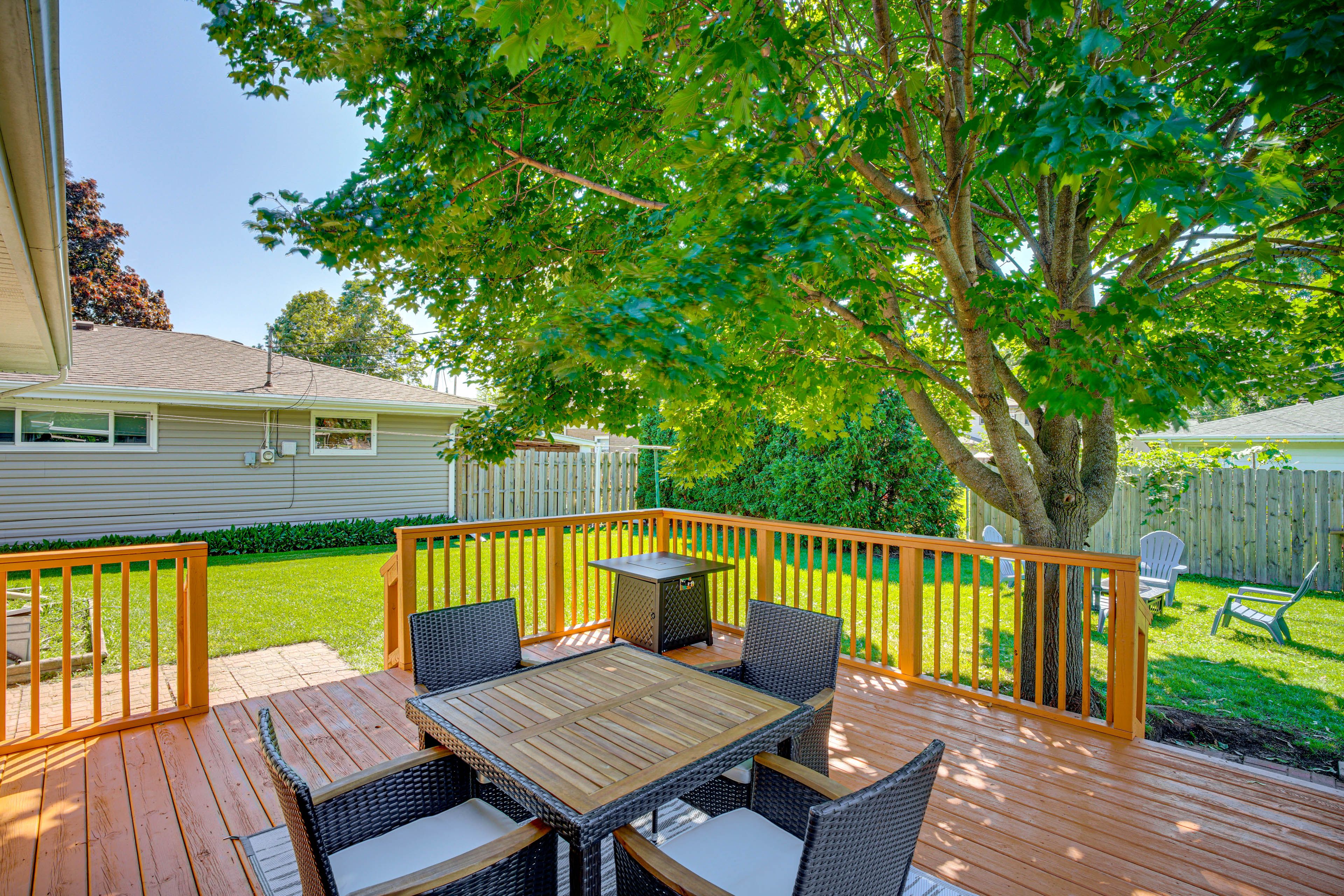 Deck | Gas Fire Pit | Dining Area