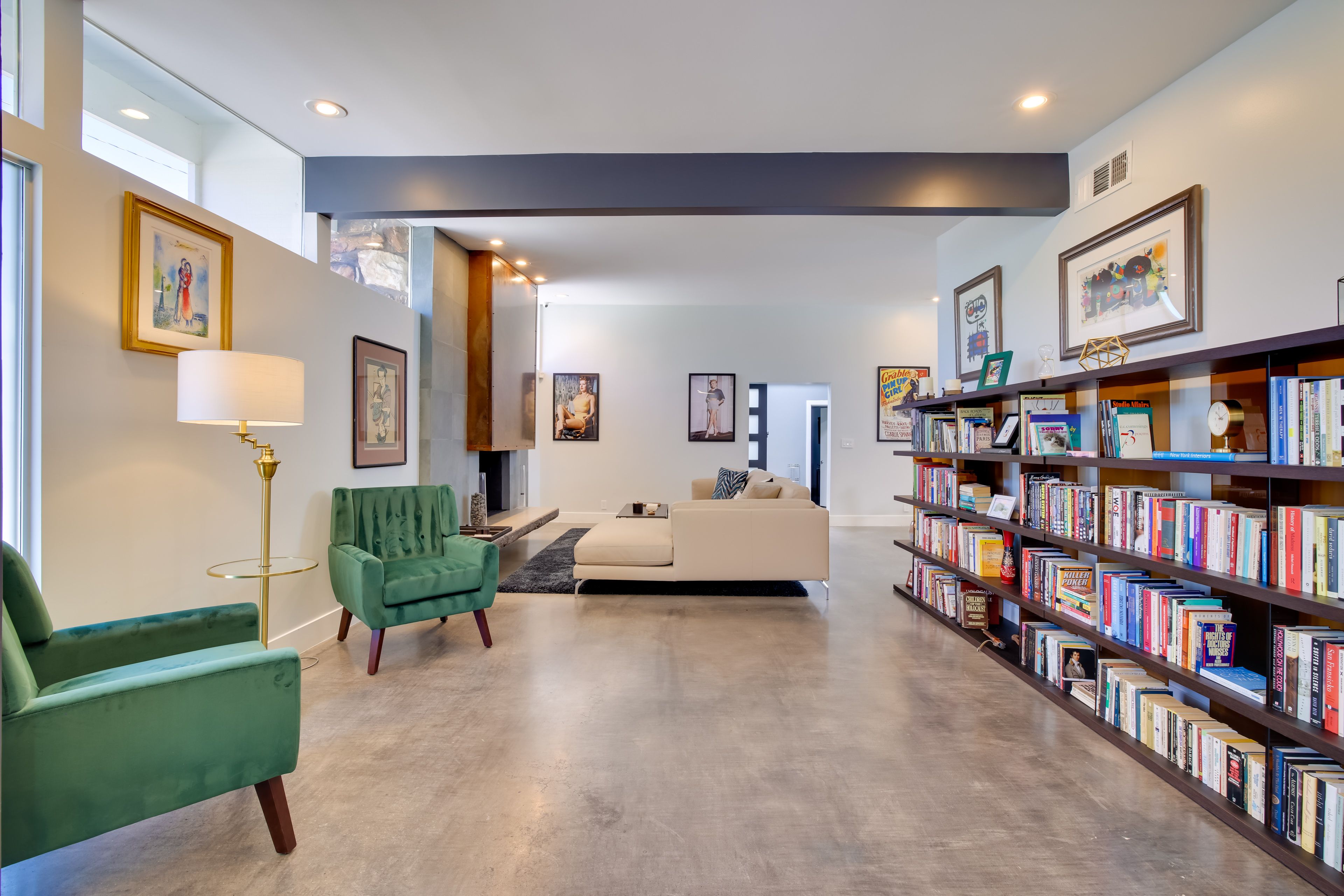 Living Room | Home Library | Free WiFi | Central A/C