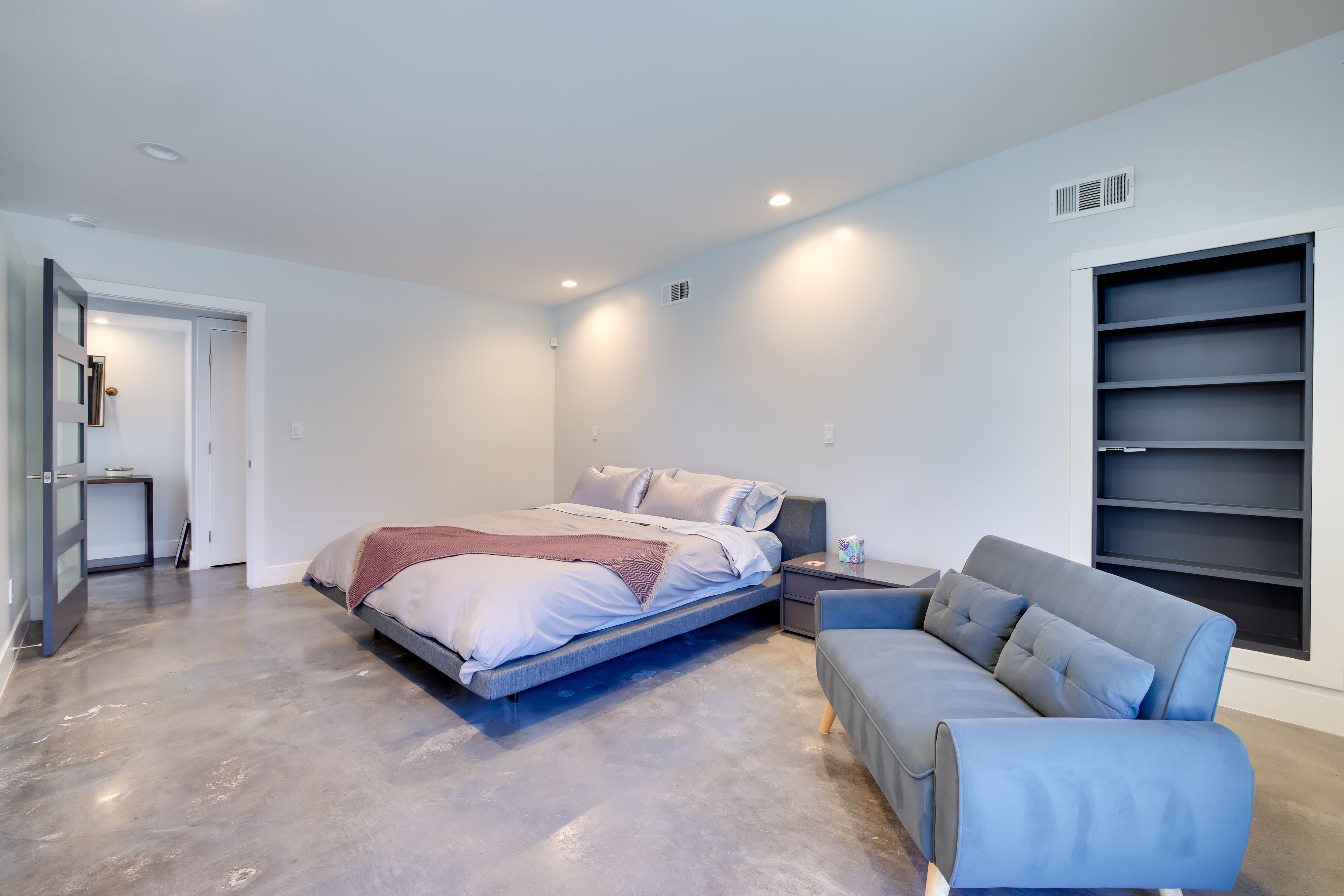 Bedroom 1 | King Bed | Linens | Walk-In Closet