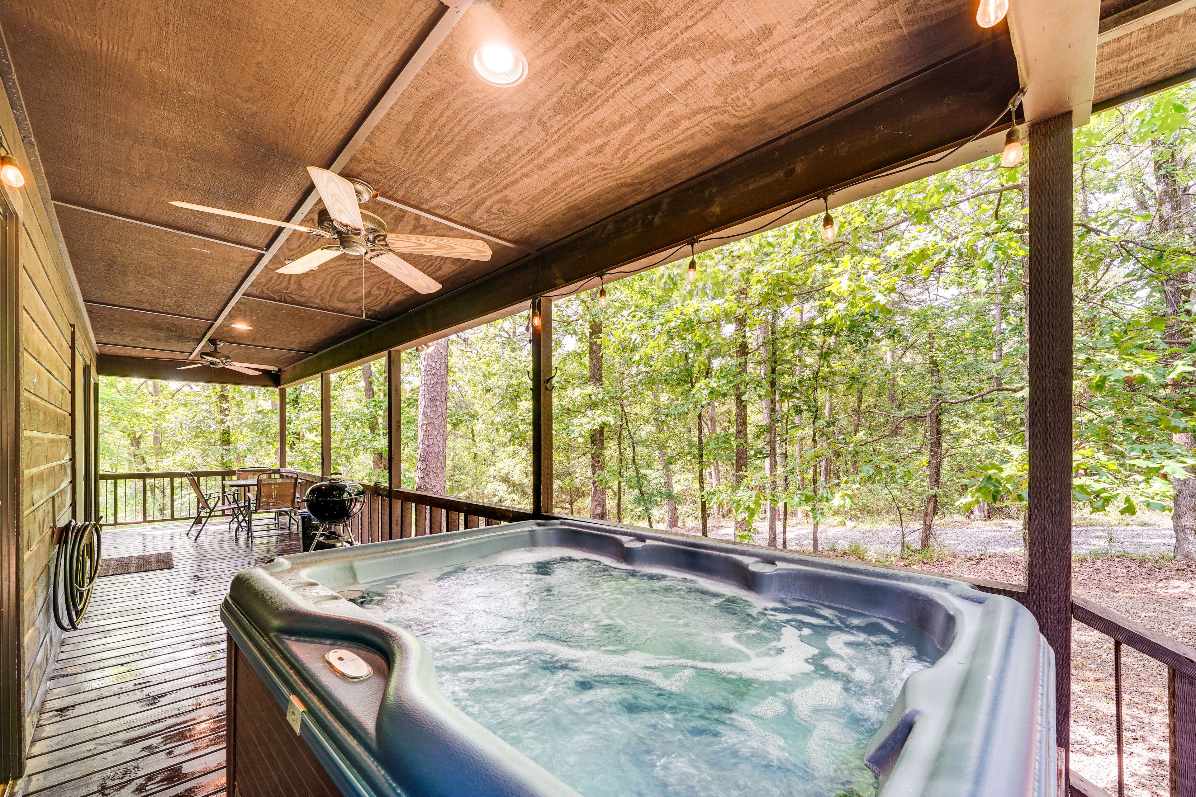 Broken Bow Vacation Rental | 1BR | 1BA | 496 Sq Ft | 7 Steps Required