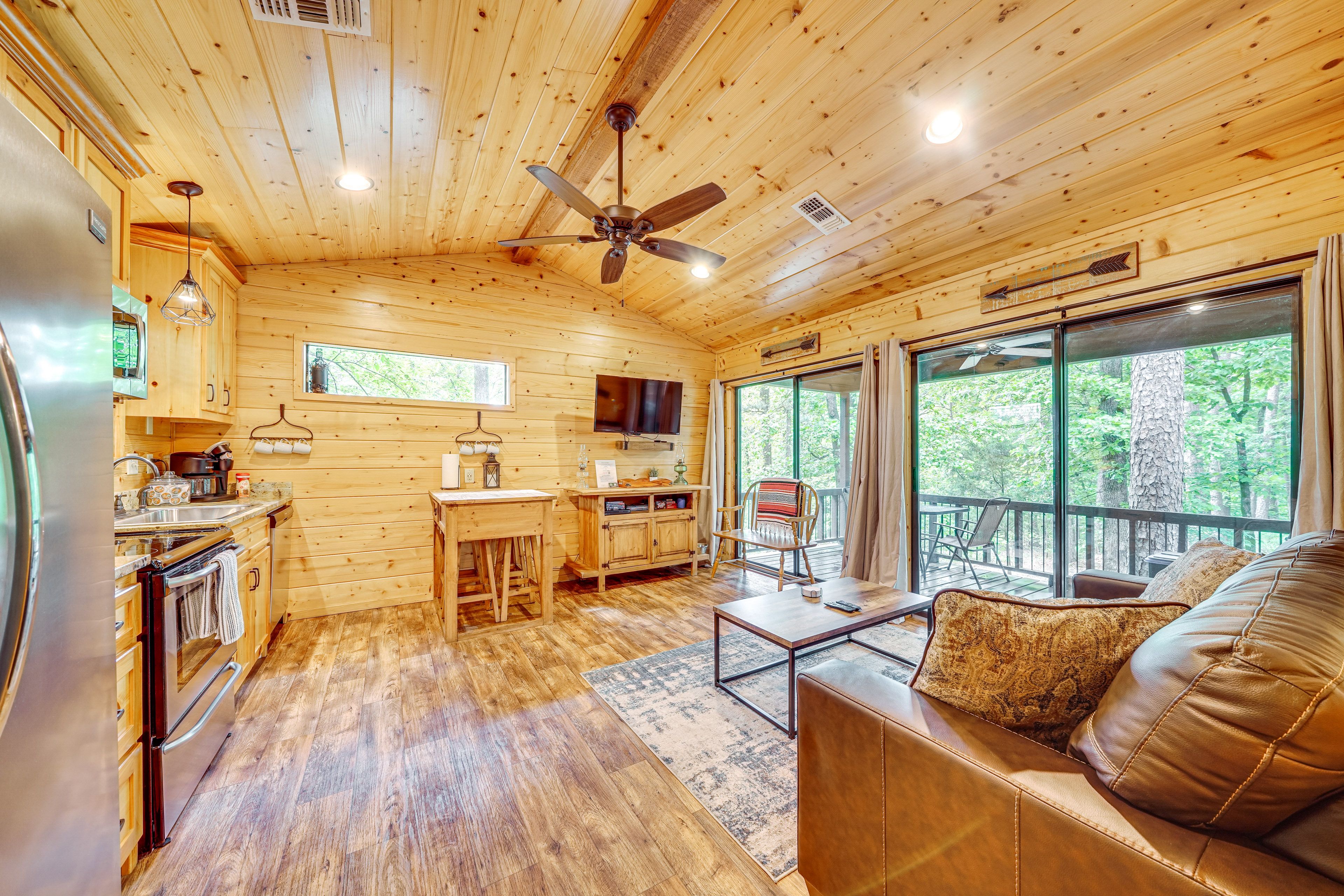 Living Room | Queen Sleeper Sofa | Free WiFi | Central A/C & Heat