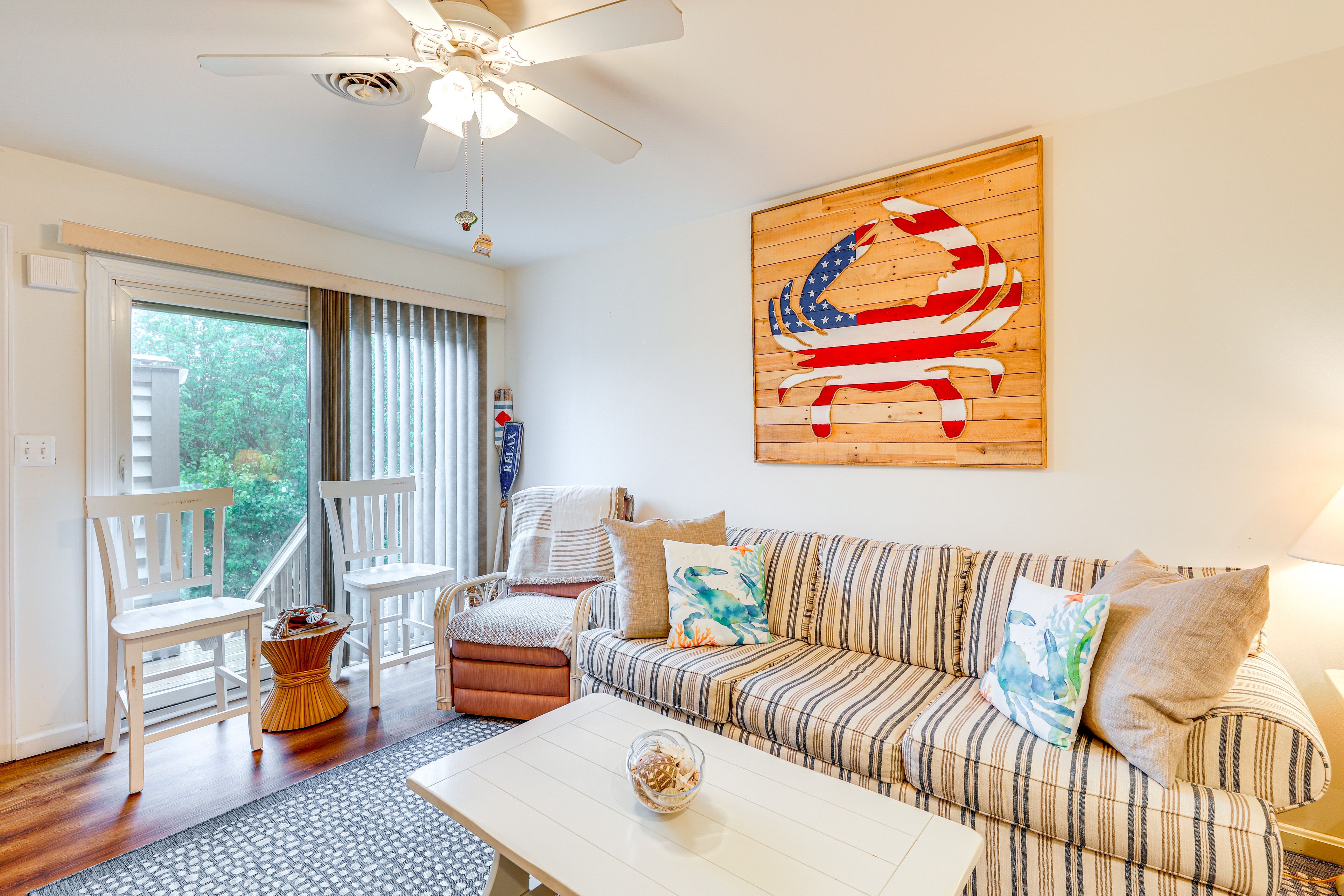 Living Room | Free WiFi | Smart TV