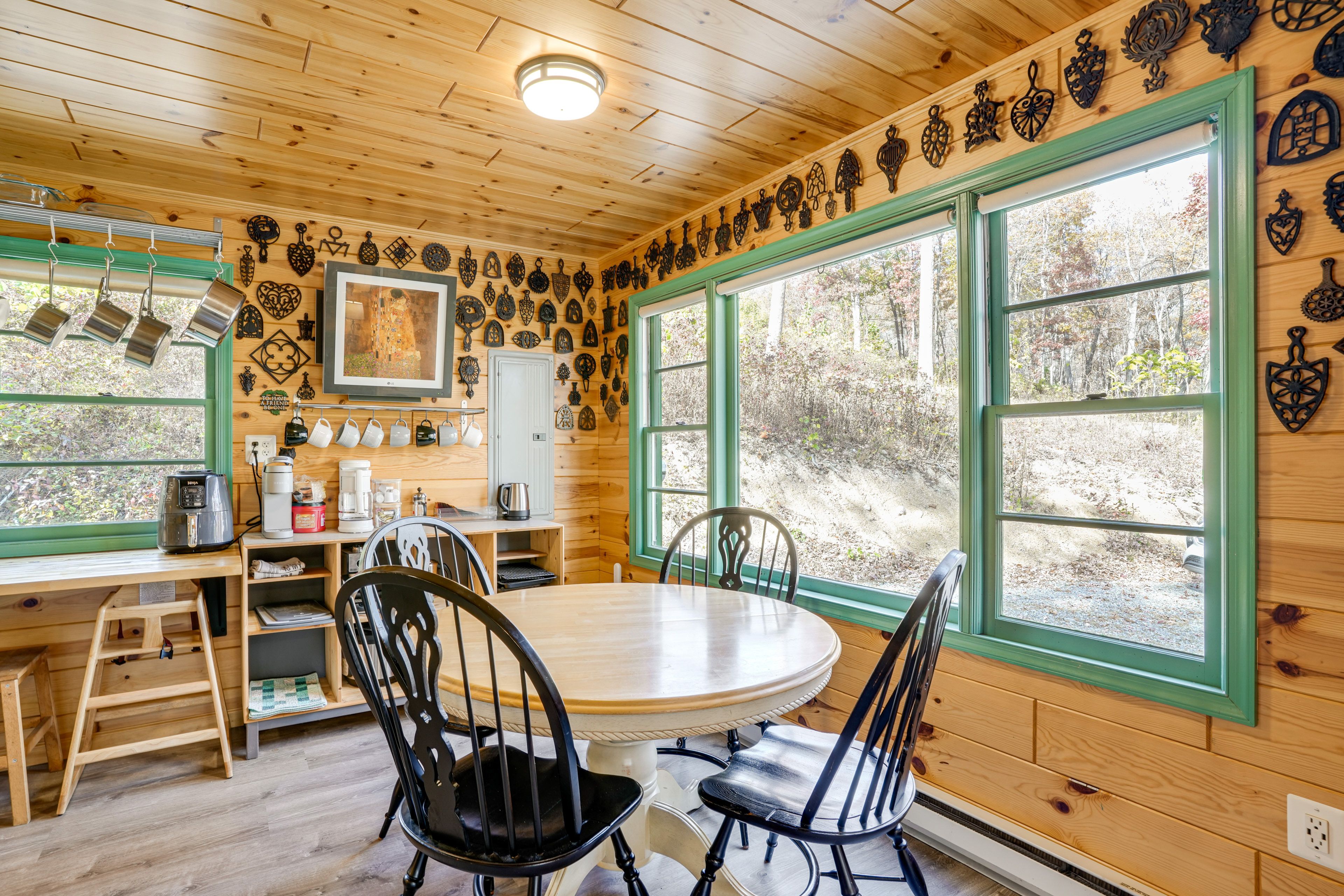 Dining Area | Coffee Bar