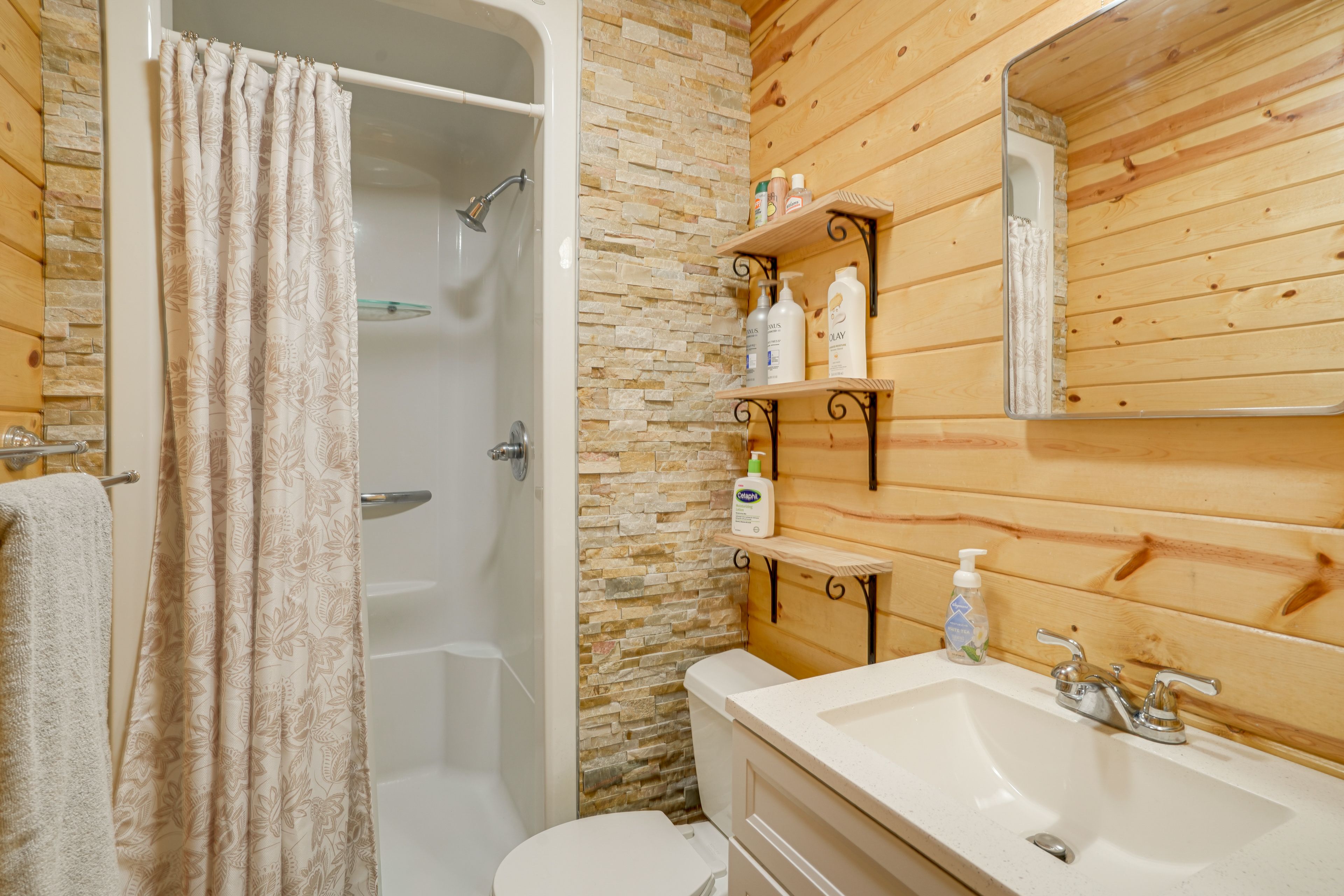 Full Bath | Towels | Hair Dryer