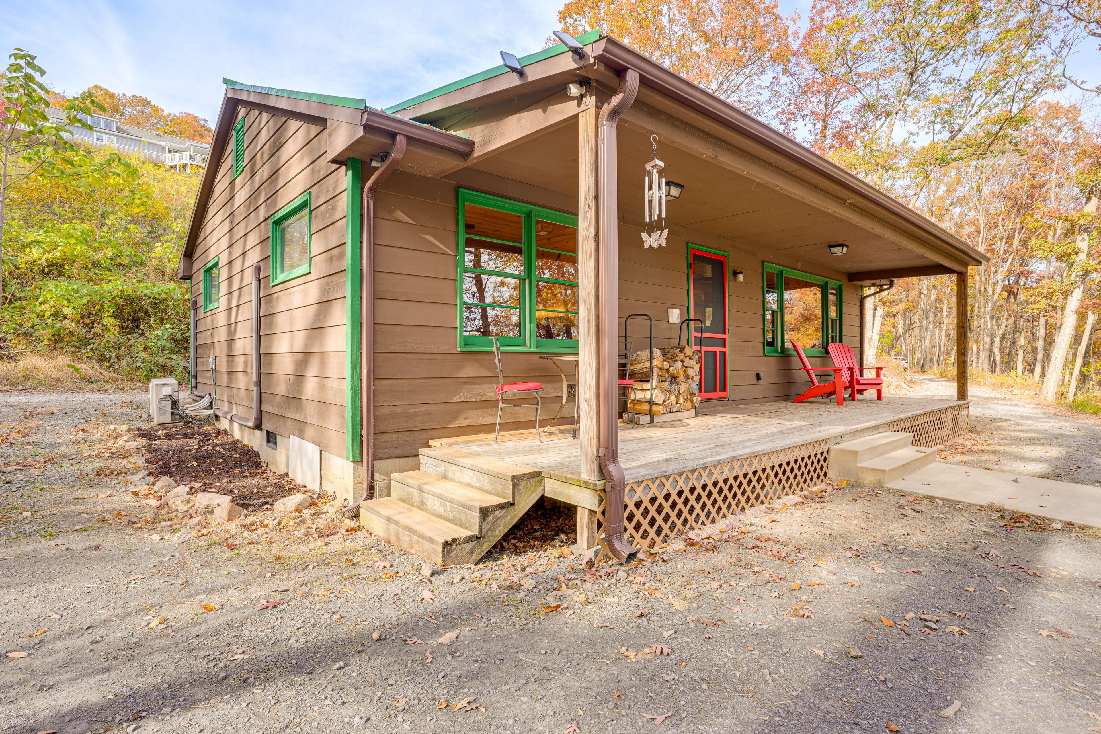 Parking | Gravel Driveway (3 Vehicles)