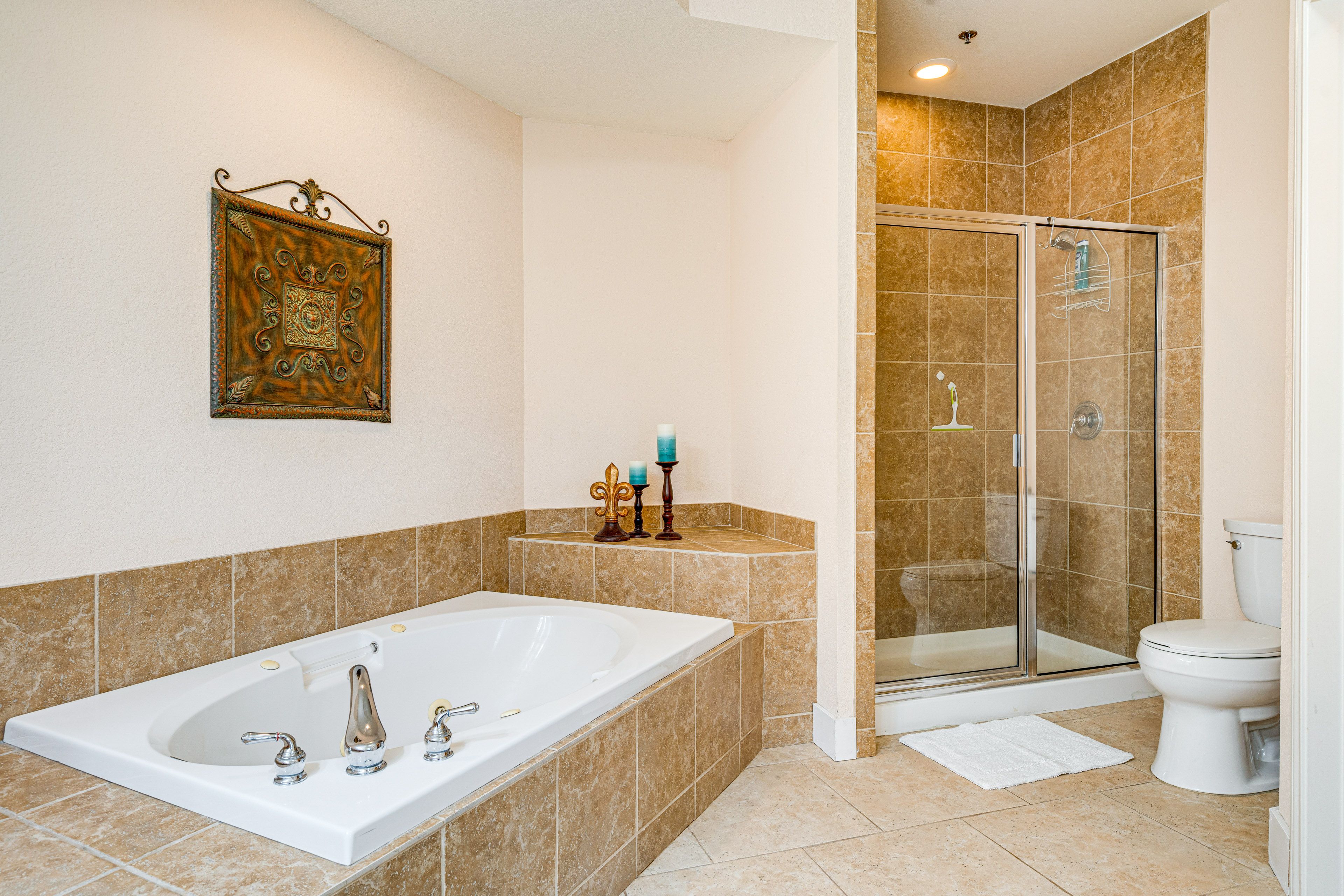 Full Bathroom | Towels Provided | Jetted Tub