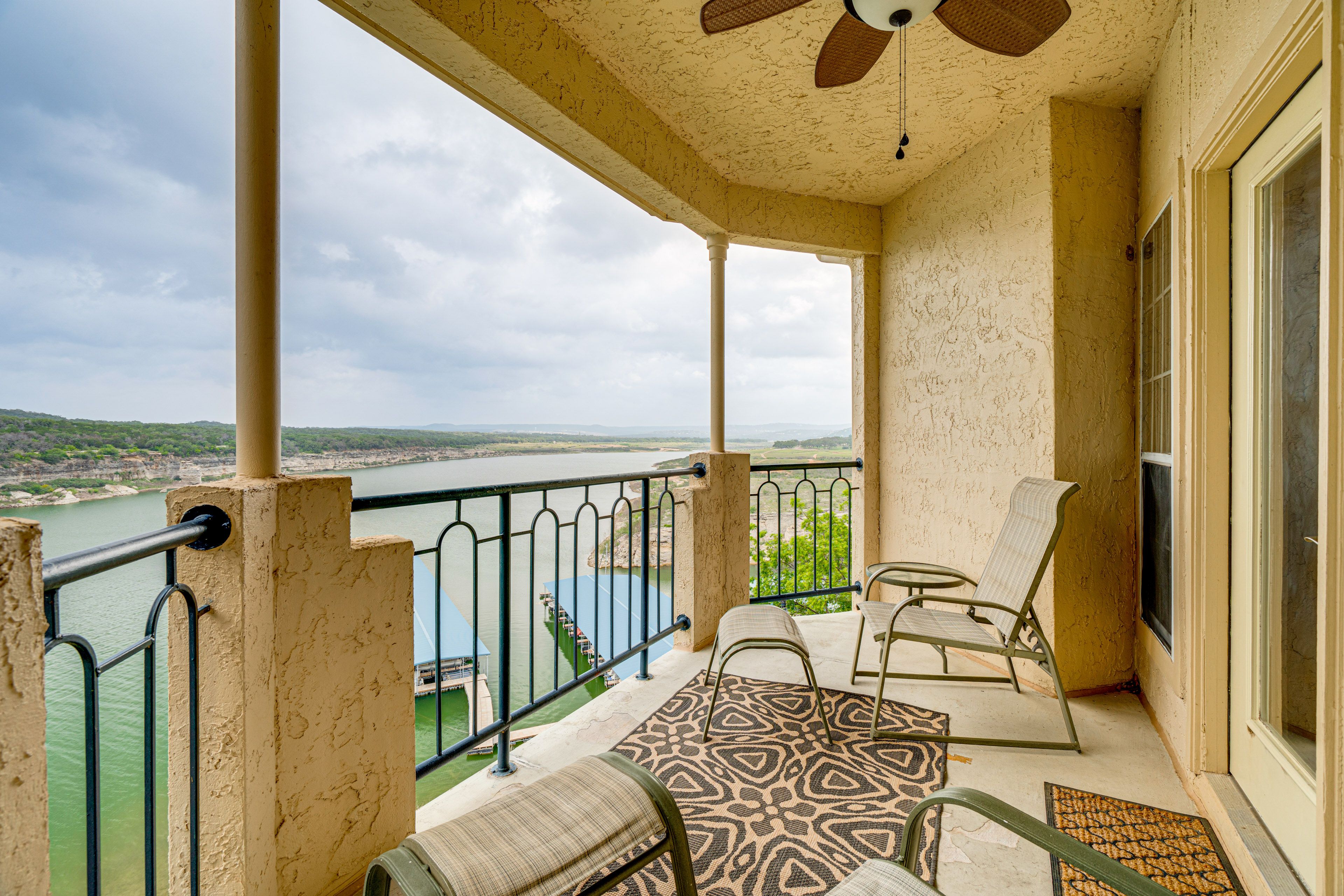 Lago Vista Vacation Rental | 2BR | 2BA | 1,218 Sq Ft | Step-Free Entry